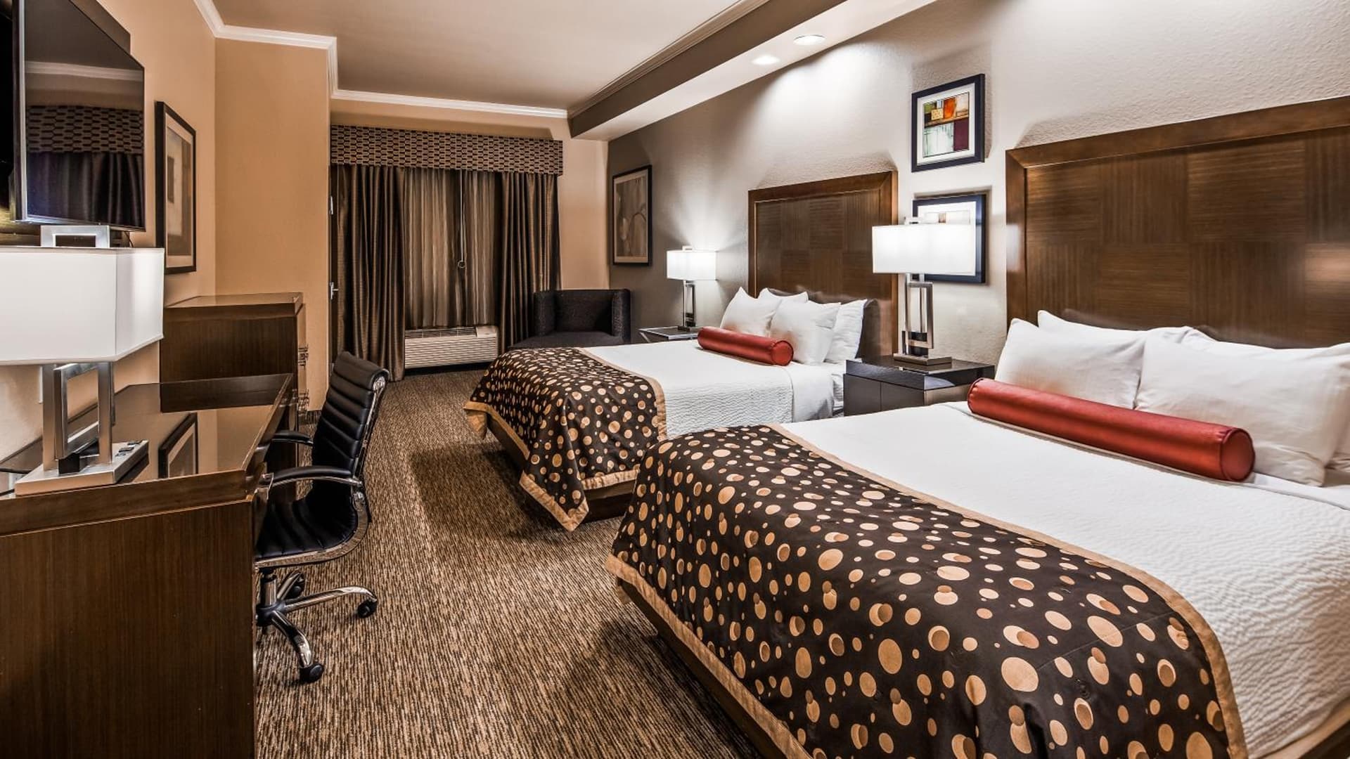 Best Western Premier Crown Chase Inn & Suites gallery photo in Denton, TX — image 6