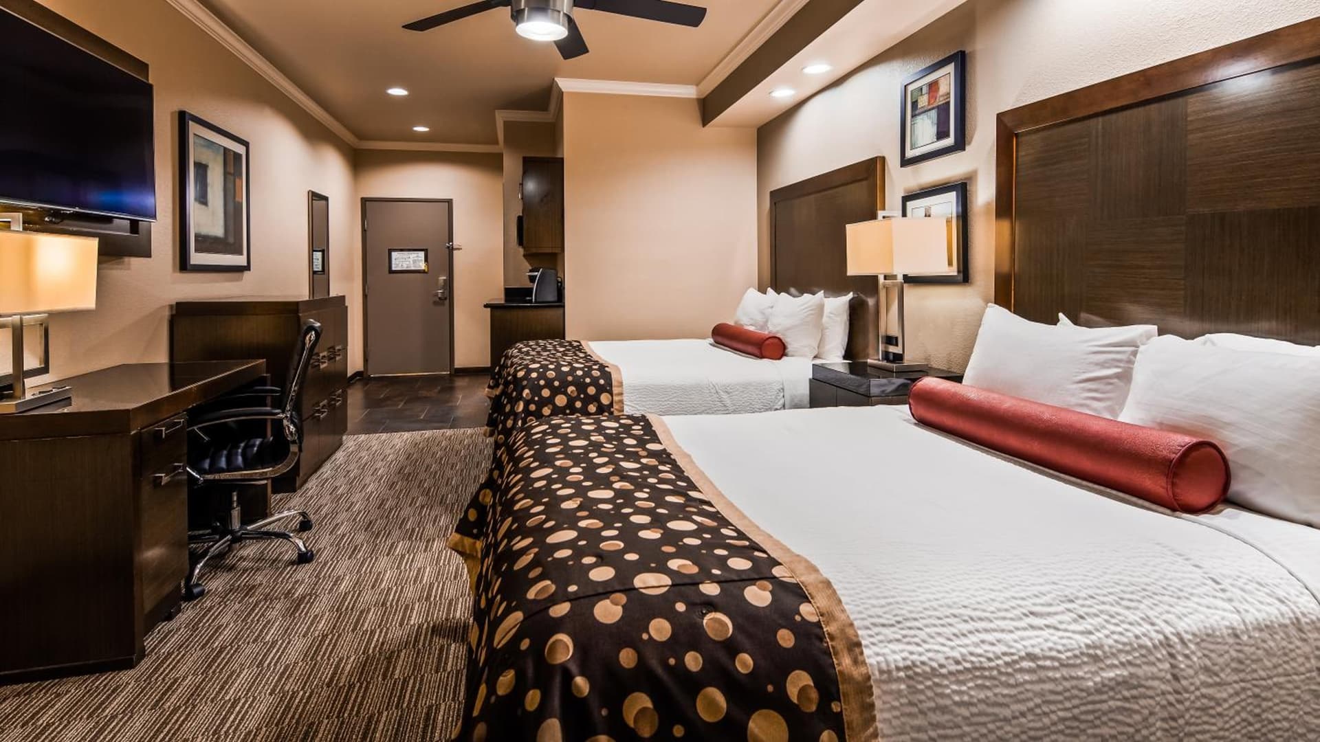 Best Western Premier Crown Chase Inn & Suites gallery photo in Denton, TX — image 20