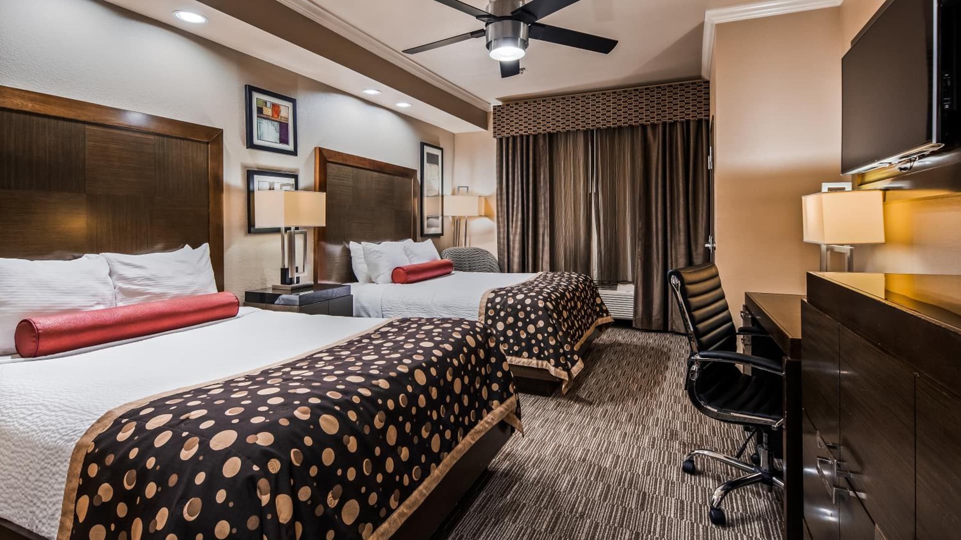 Best Western Premier Crown Chase Inn & Suites gallery photo in Denton, TX — image 29
