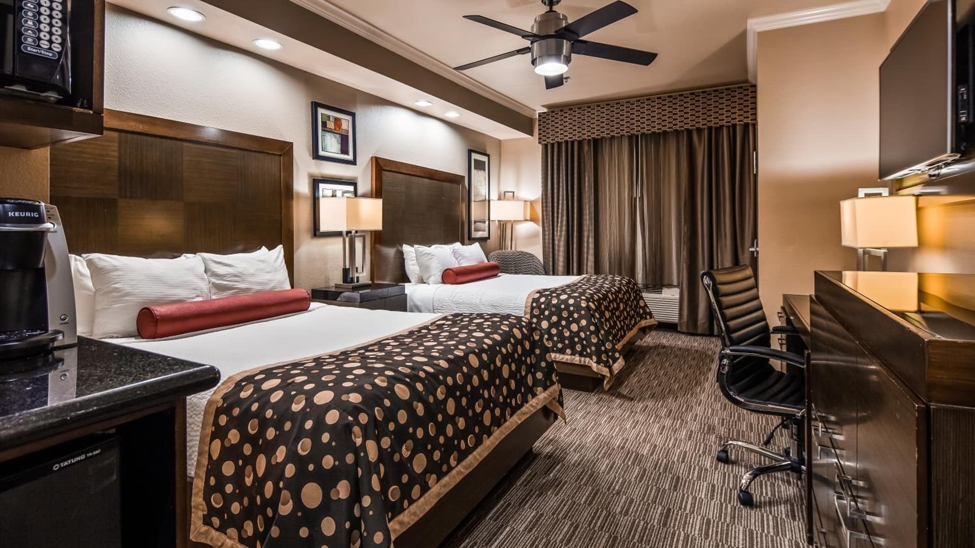 Best Western Premier Crown Chase Inn & Suites gallery photo in Denton, TX — image 5