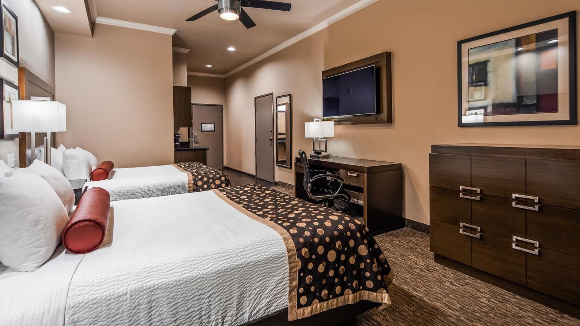 Best Western Premier Crown Chase Inn & Suites gallery photo in Denton, TX — image 9
