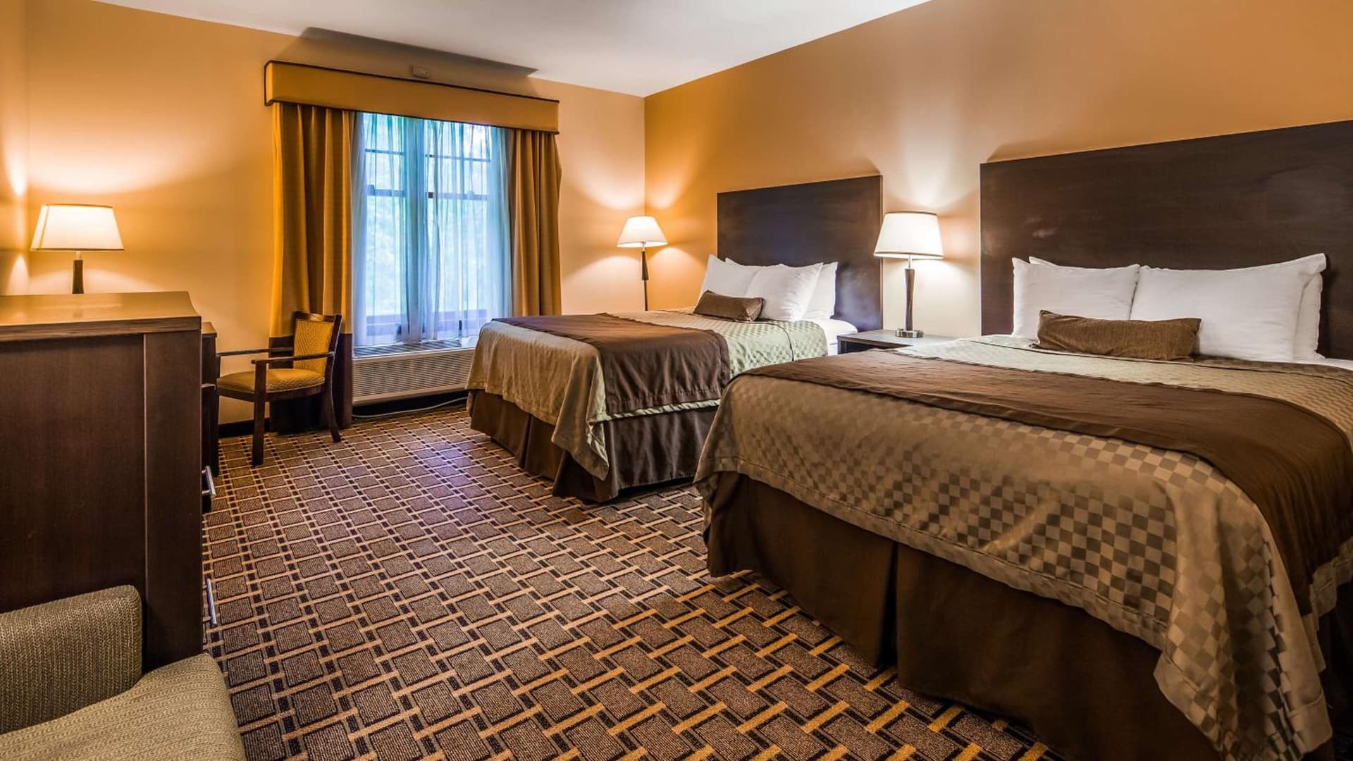 Best Western Plus The Inn & Suites At The Falls property views in Poughkeepsie, NY — gallery photo 3