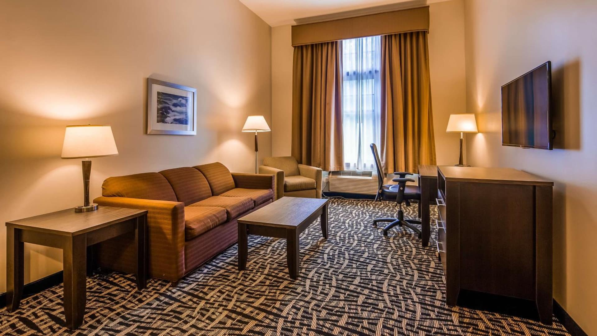 Best Western Plus The Inn & Suites At The Falls interior in Poughkeepsie, NY — gallery photo 2