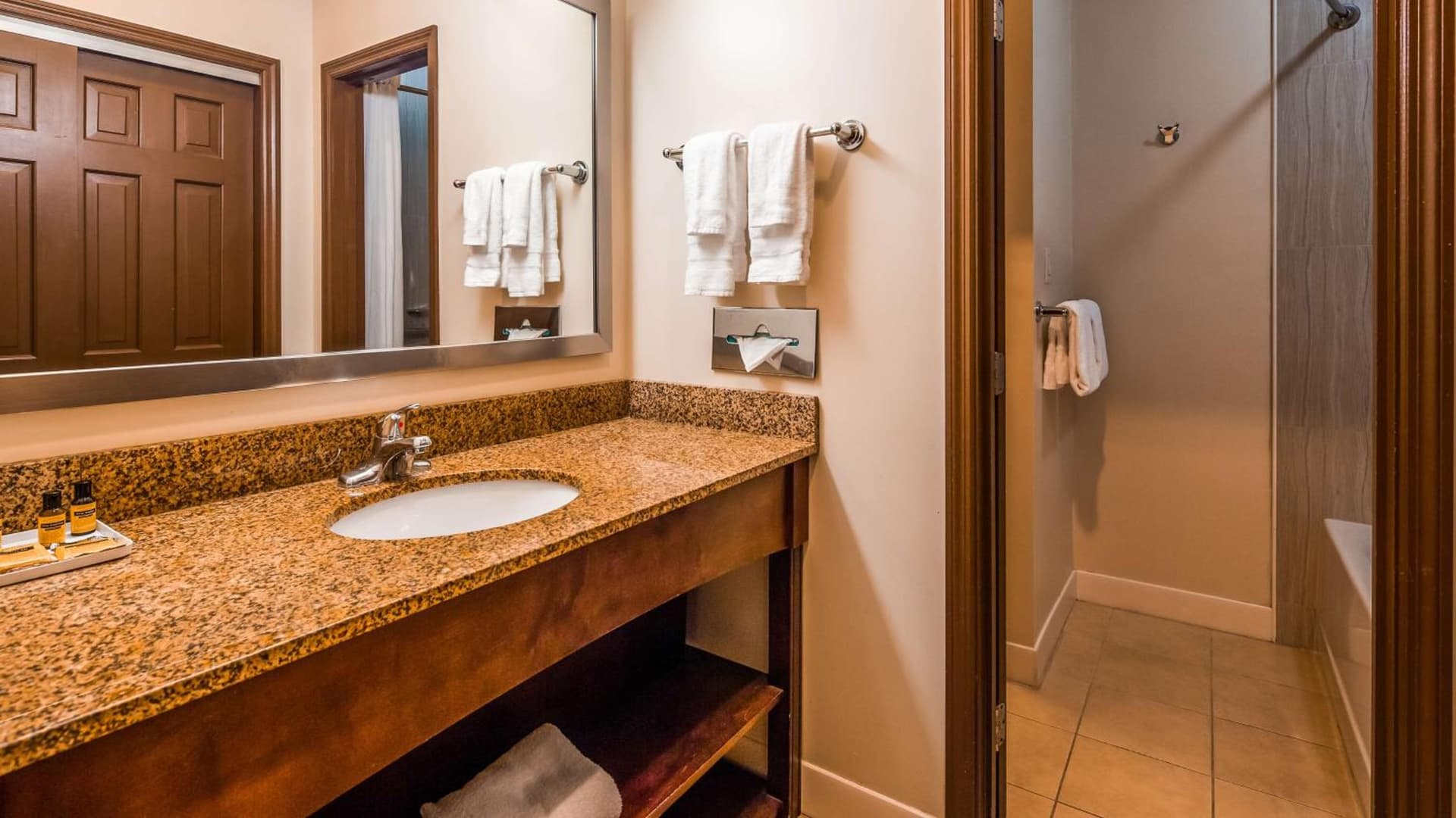 Best Western Plus The Inn & Suites At The Falls gallery photo in Poughkeepsie, NY — image 6