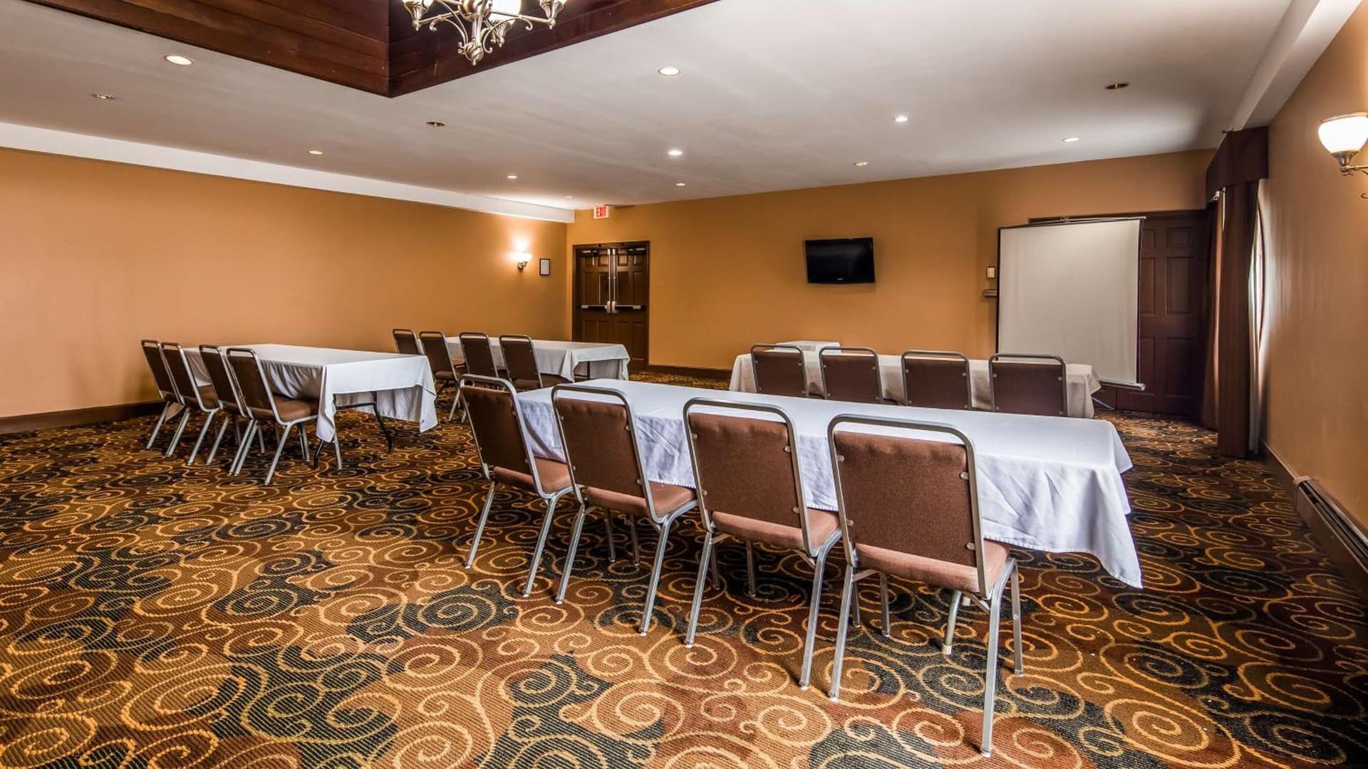 Best Western Plus The Inn & Suites At The Falls gallery photo in Poughkeepsie, NY — image 4