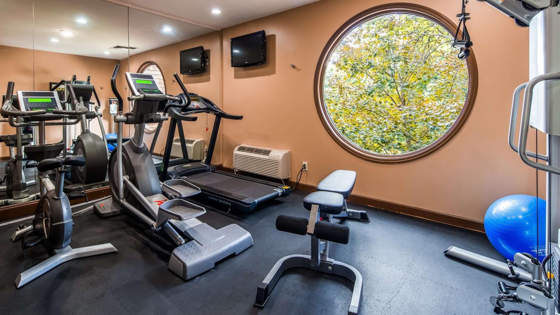 Best Western Plus The Inn & Suites At The Falls gallery photo in Poughkeepsie, NY — image 10