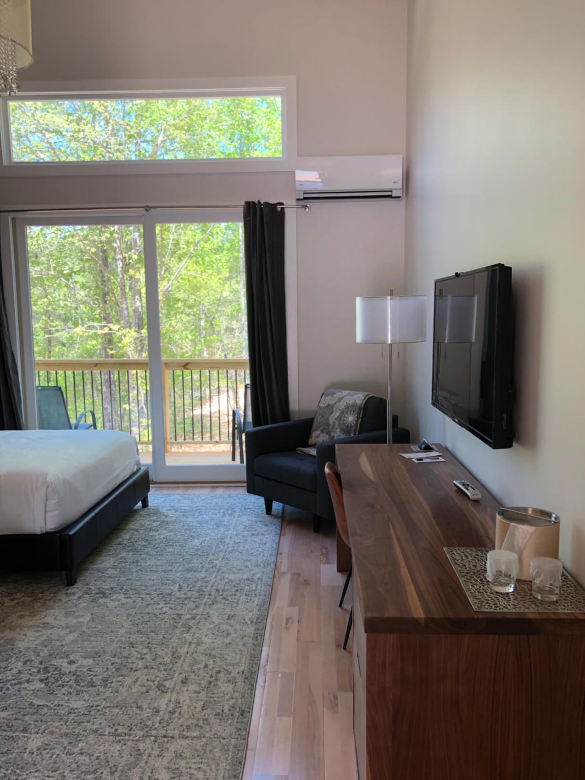 The Limelight Inn interior in Dahlonega, GA — gallery photo 2