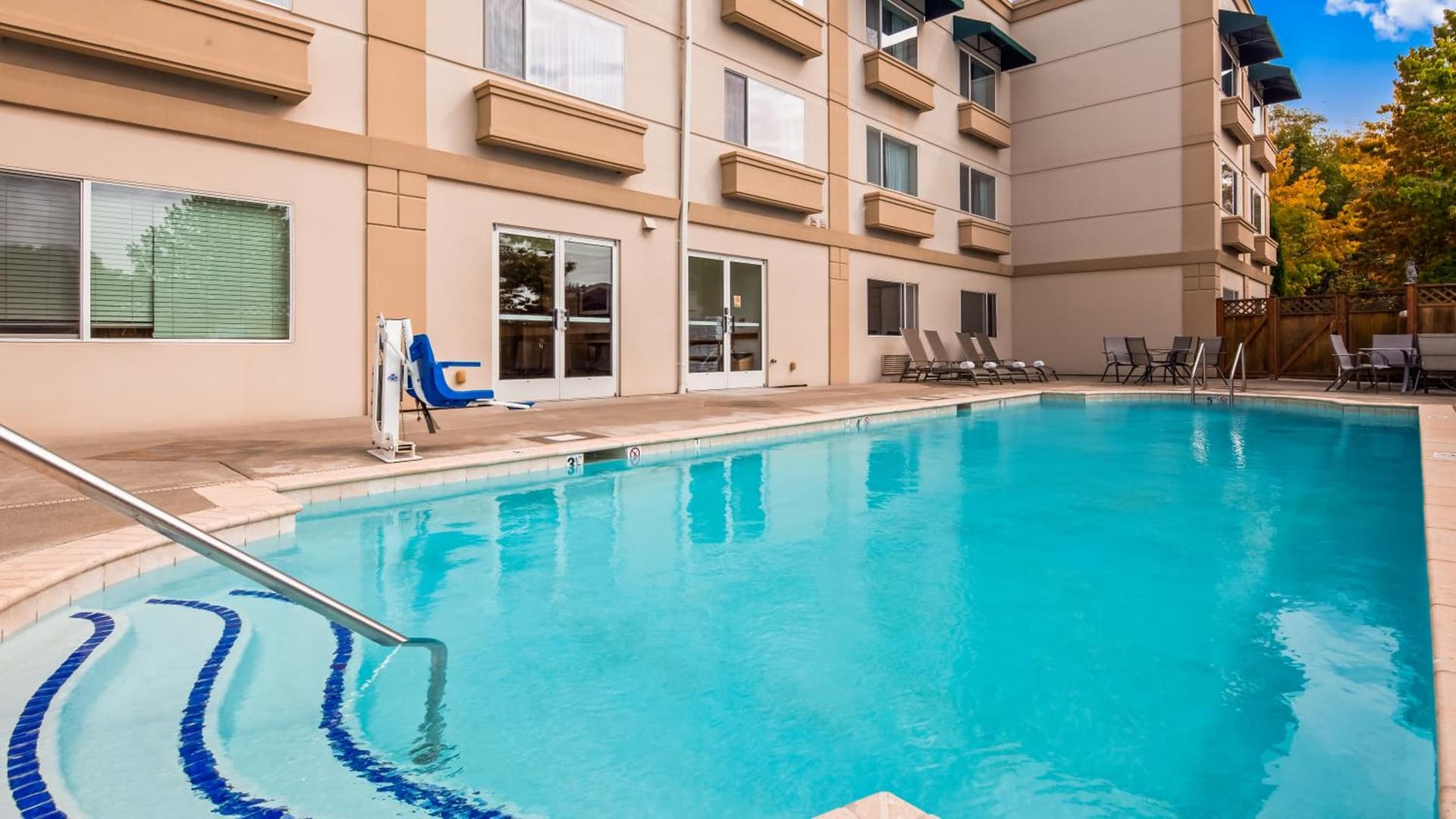 Best Western Plus Edmonds Harbor Inn gallery photo in Edmonds, WA — image 87