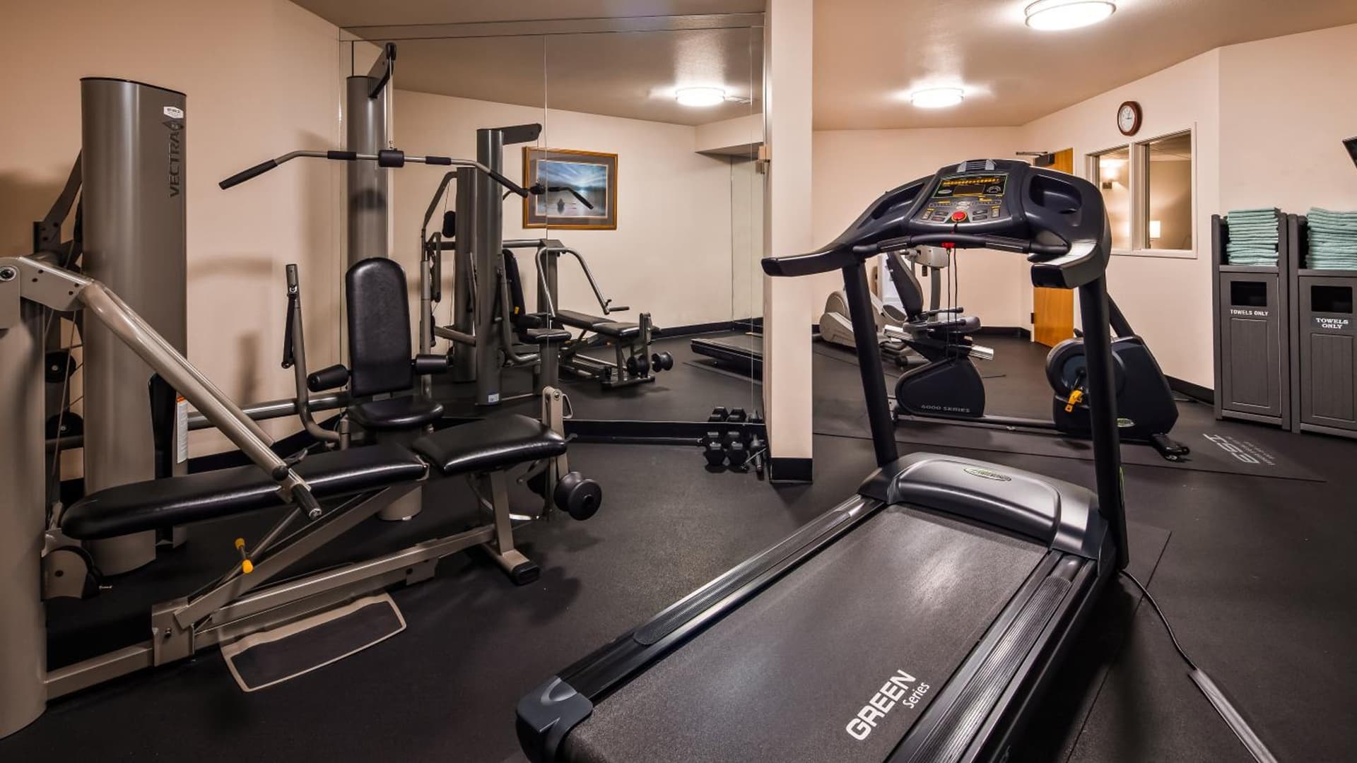 Best Western Plus Edmonds Harbor Inn property views in Edmonds, WA — gallery photo 3