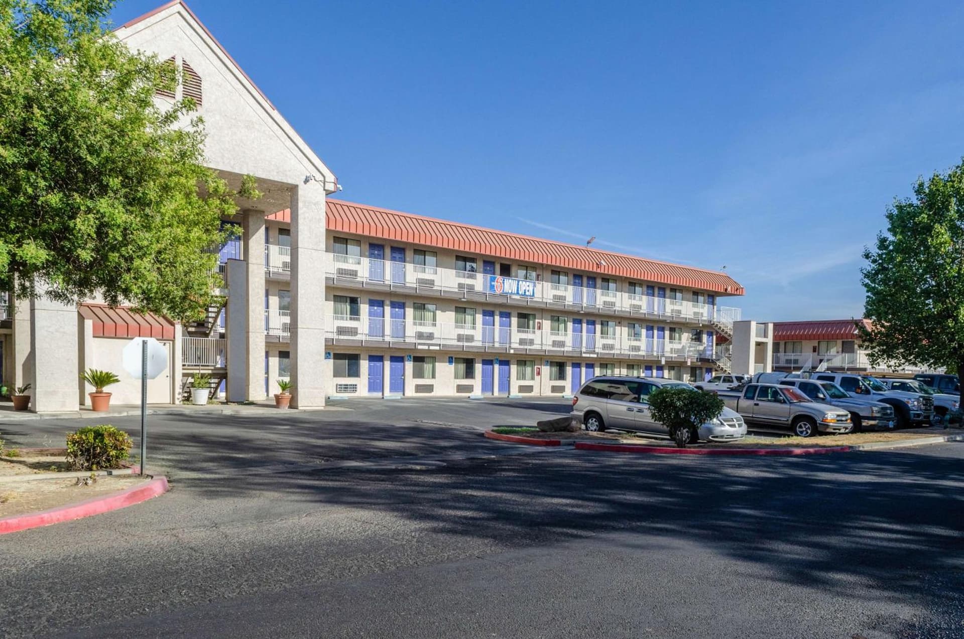 Motel 6-Fresno, CA - Yosemite Hwy interior in Pinedale, CA — gallery photo 2