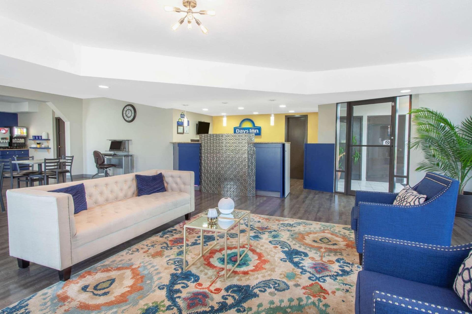 Days Inn by Wyndham Clinton - Laurens I-26 interior in Clinton, SC — gallery photo 2