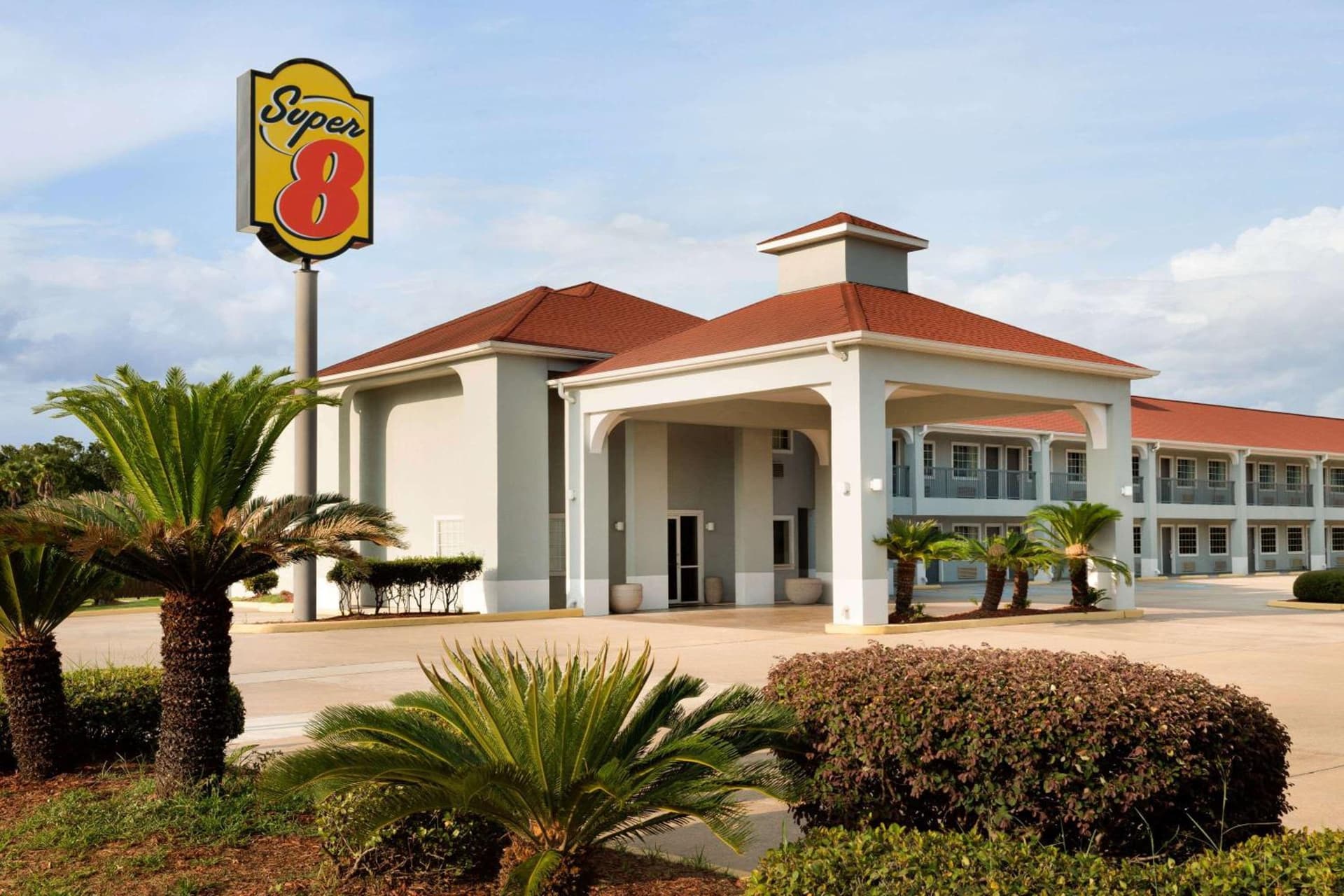 Super 8 by Wyndham Lake Charles Northeast — hotel in Lake Charles, Louisiana