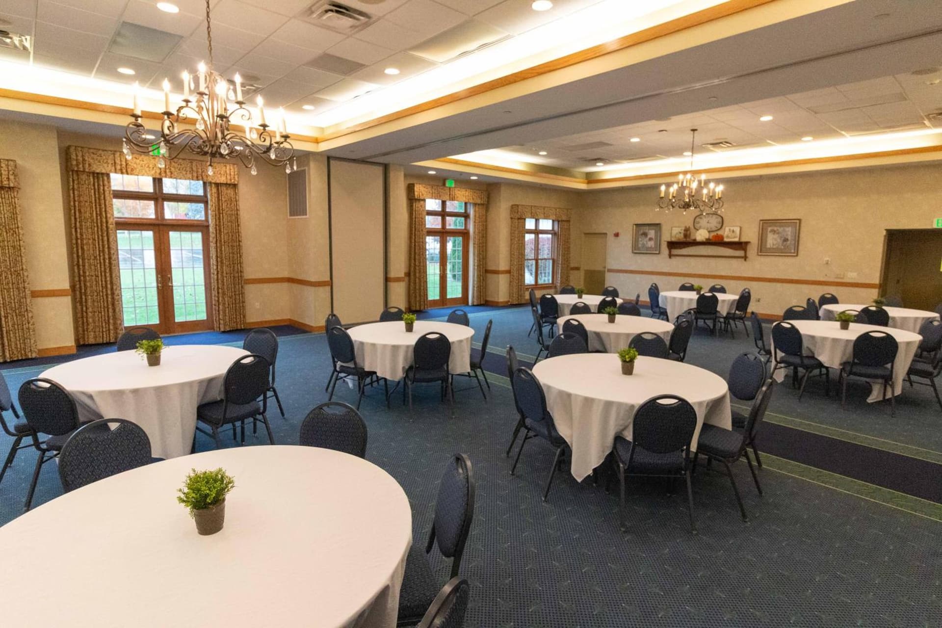 Essenhaus Inn & Conf. Center gallery photo in Middlebury, IN — image 61