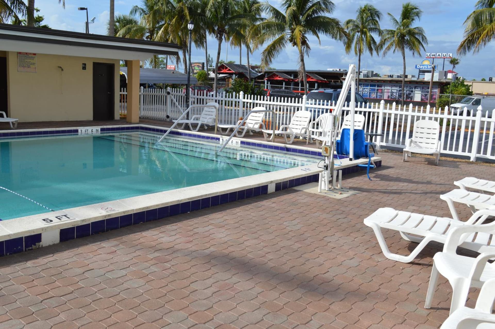 Americas Best Value Inn Fort Myers gallery photo in Fort Myers, FL — image 29