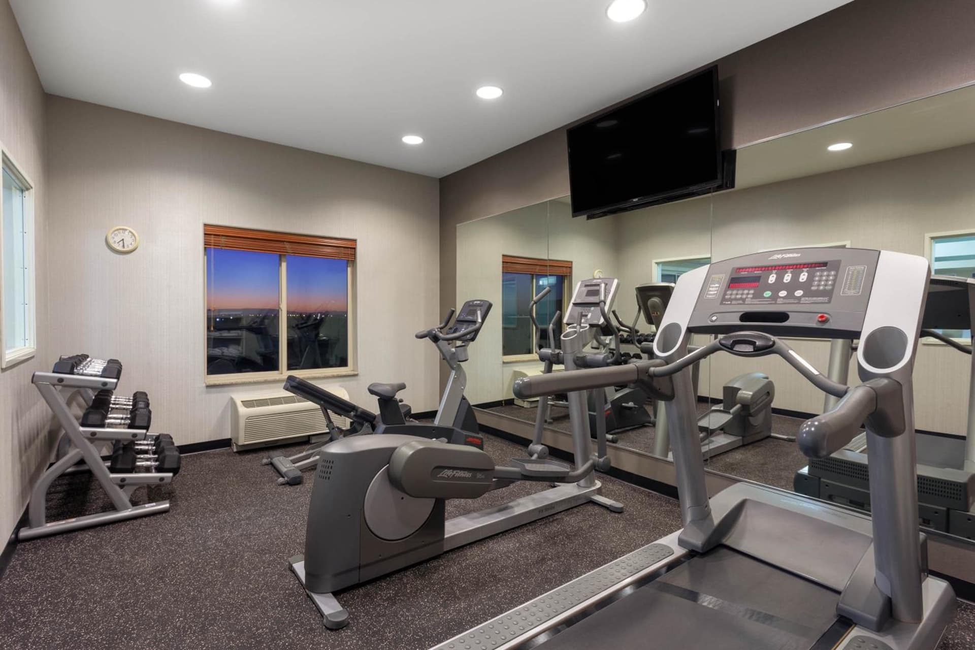 Wingate by Wyndham Moses Lake property views in Moses Lake, WA — gallery photo 3