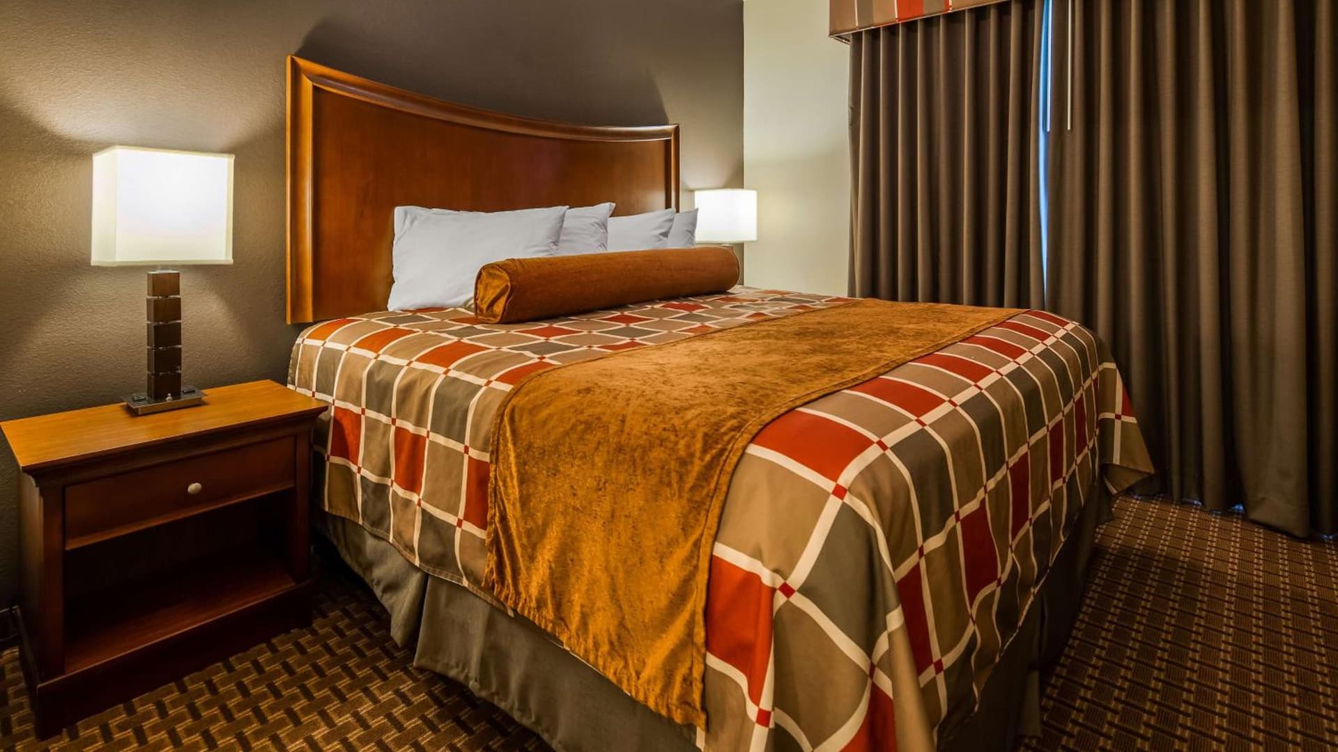 Best Western Plus Easton Inn & Suites interior in Easton, MD — gallery photo 2