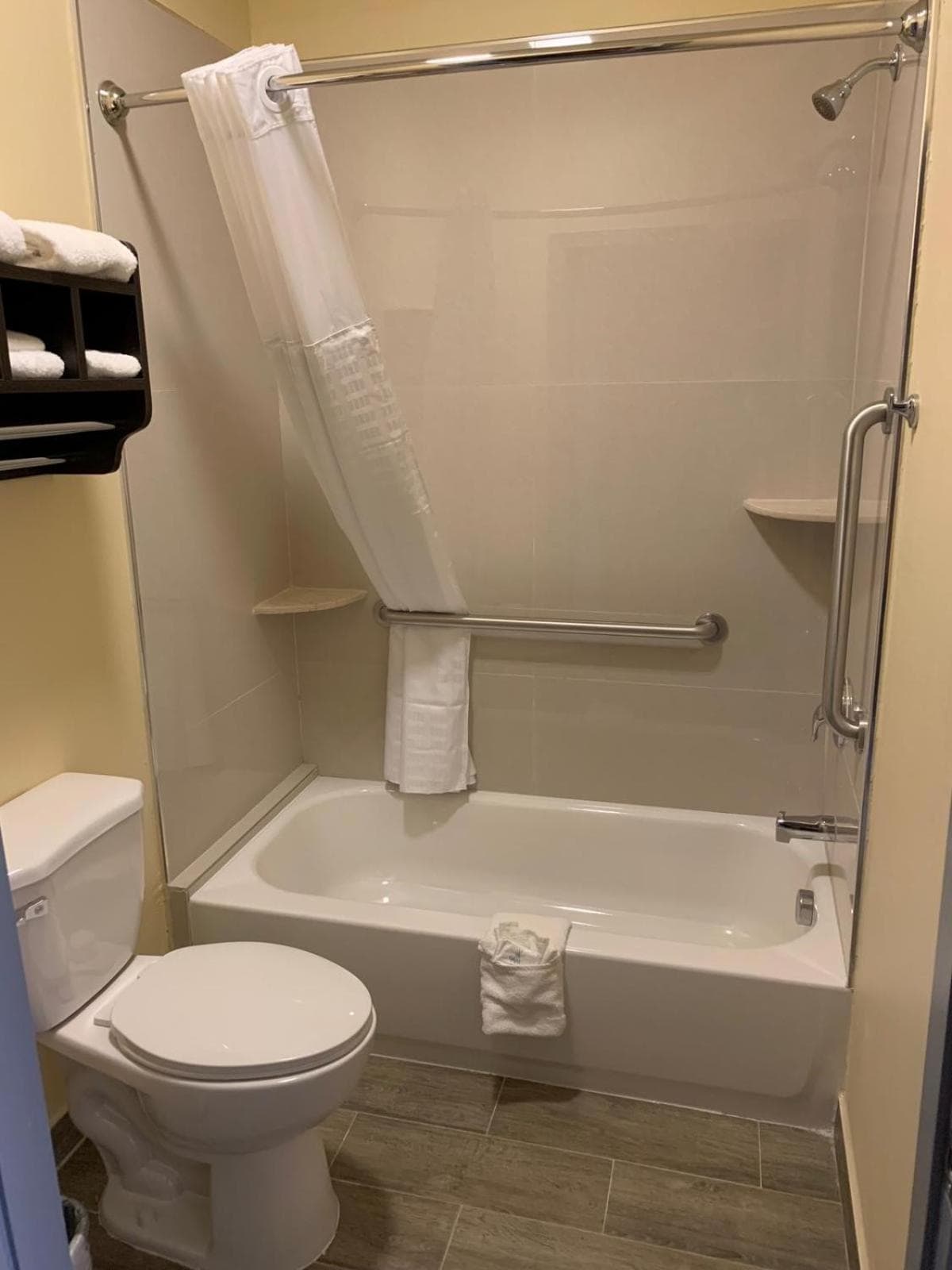 HomeStay Inn & Suites Edinburg gallery photo in Edinburg, TX — image 7