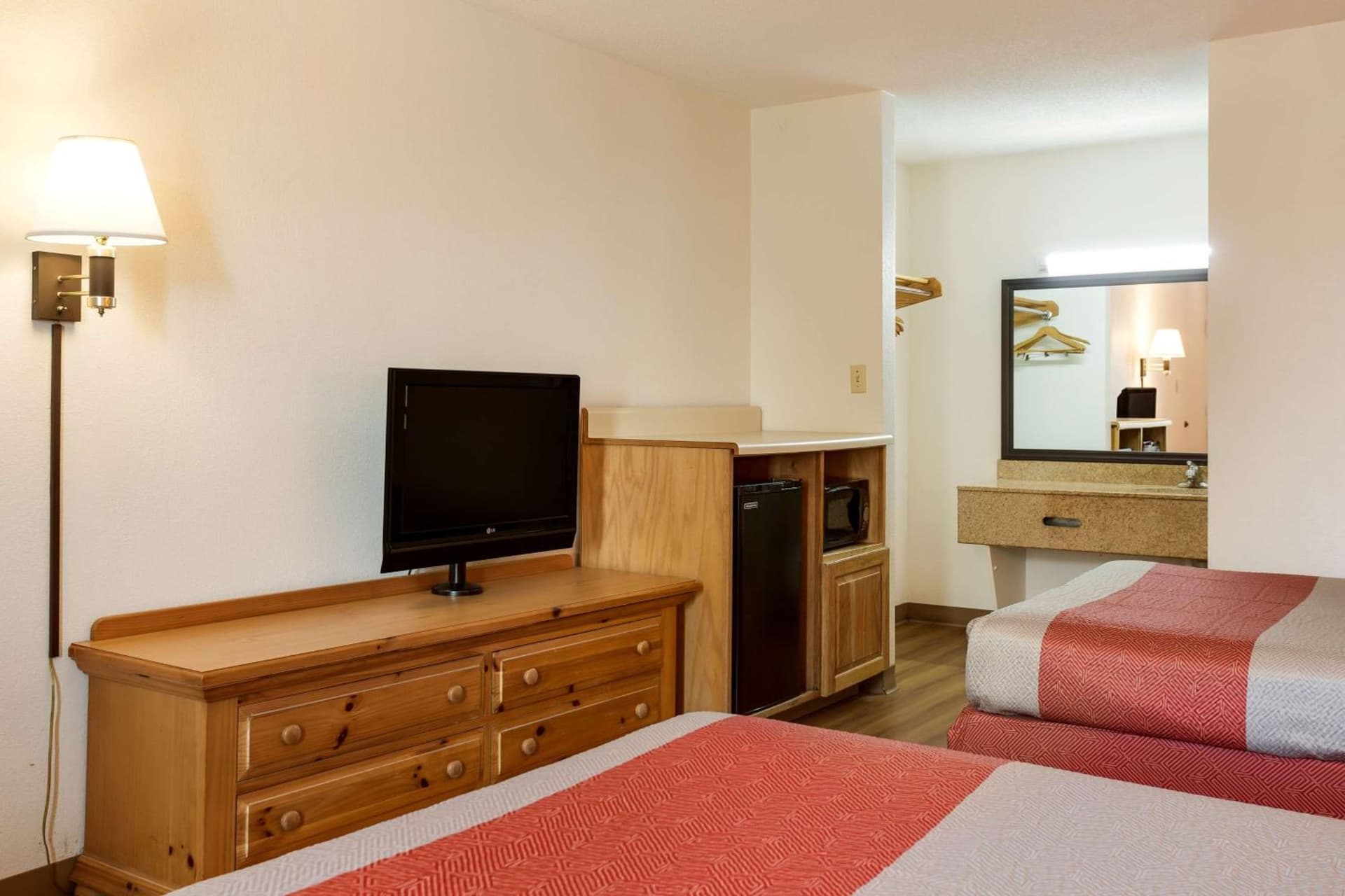 Motel 6-Clarksville, TN interior in Clarksville, TN — gallery photo 2