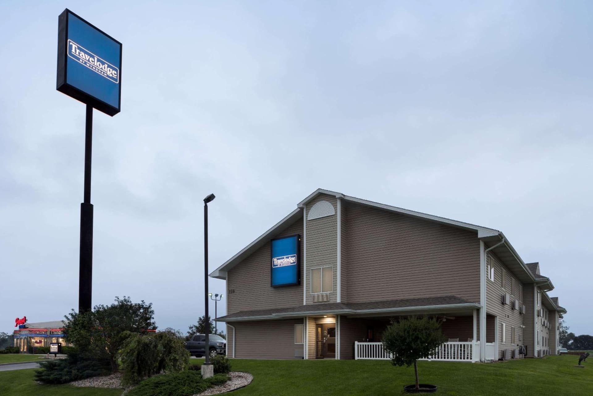 Travelodge by Wyndham Missouri Valley interior in Missouri Valley, IA — gallery photo 2