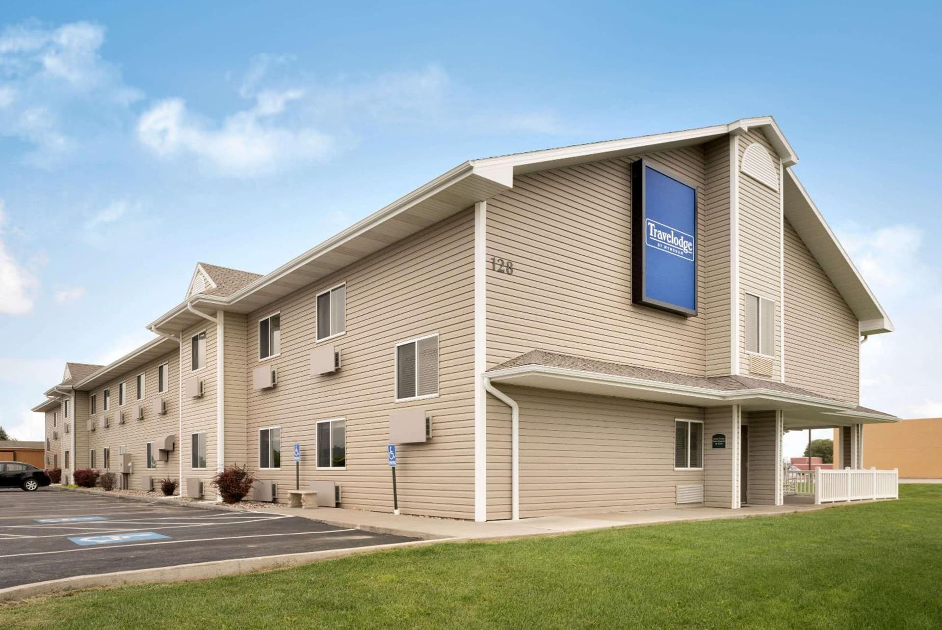 Travelodge by Wyndham Missouri Valley featured exterior or lobby in Missouri Valley, IA — similar hotel