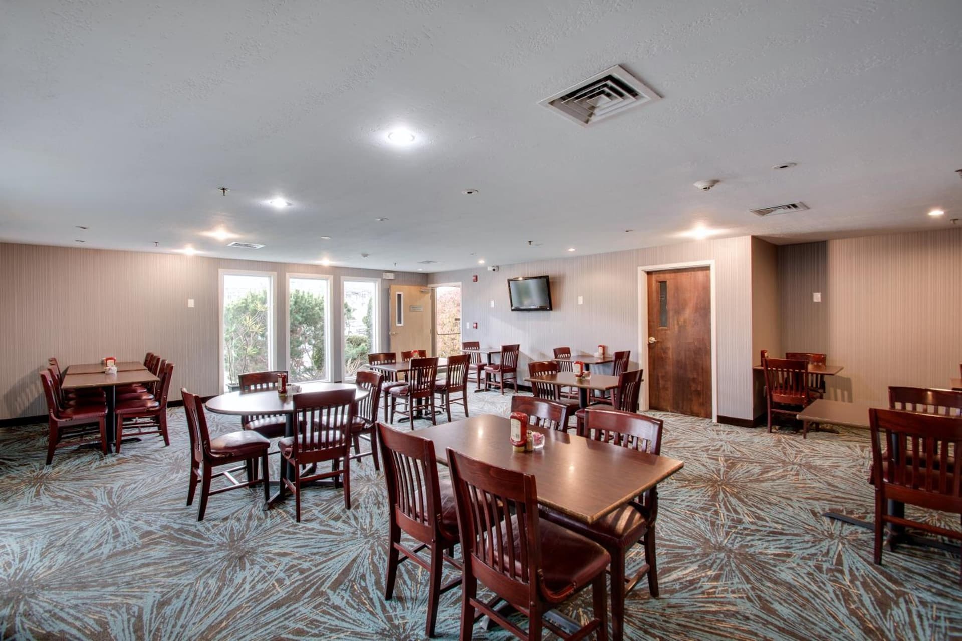 Best Western Plus, The Inn at Hampton property views in Hampton, NH — gallery photo 3