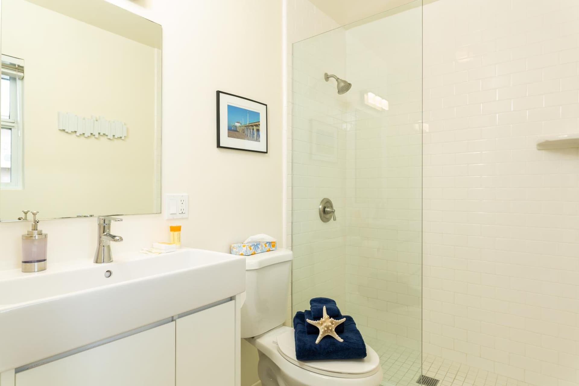 The Sea View Inn At The Beach property views in Manhattan Beach, CA — gallery photo 3