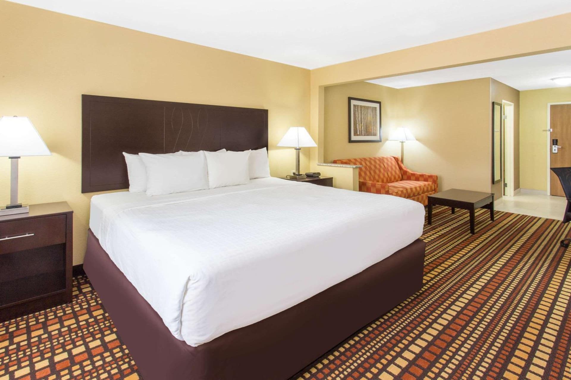 Days Inn & Suites by Wyndham Davenport East gallery photo in Davenport, IA — image 15