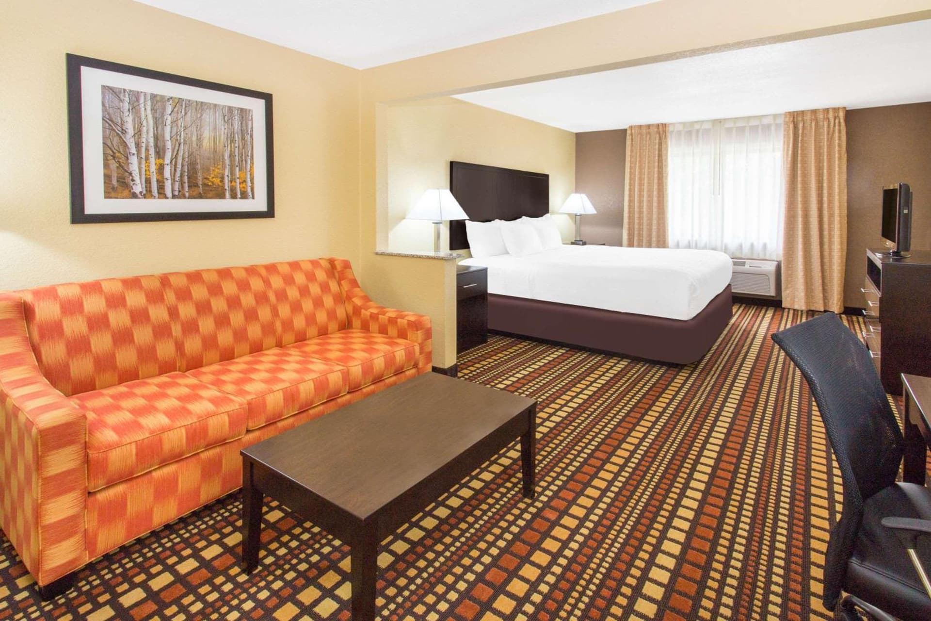Days Inn & Suites by Wyndham Davenport East gallery photo in Davenport, IA — image 25