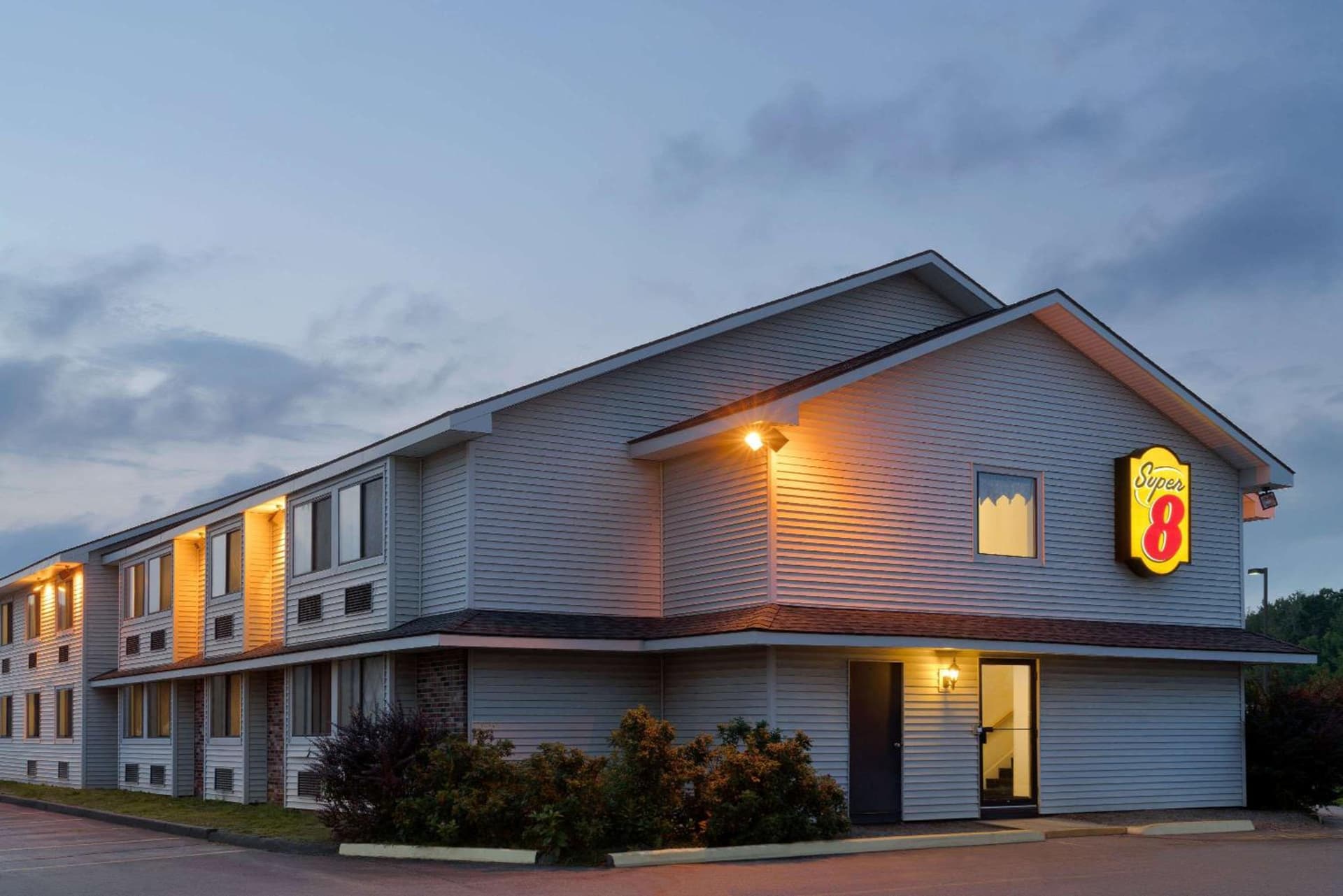 Super 8 by Wyndham Portland/Westbrook Area interior in Westbrook, ME — gallery photo 2