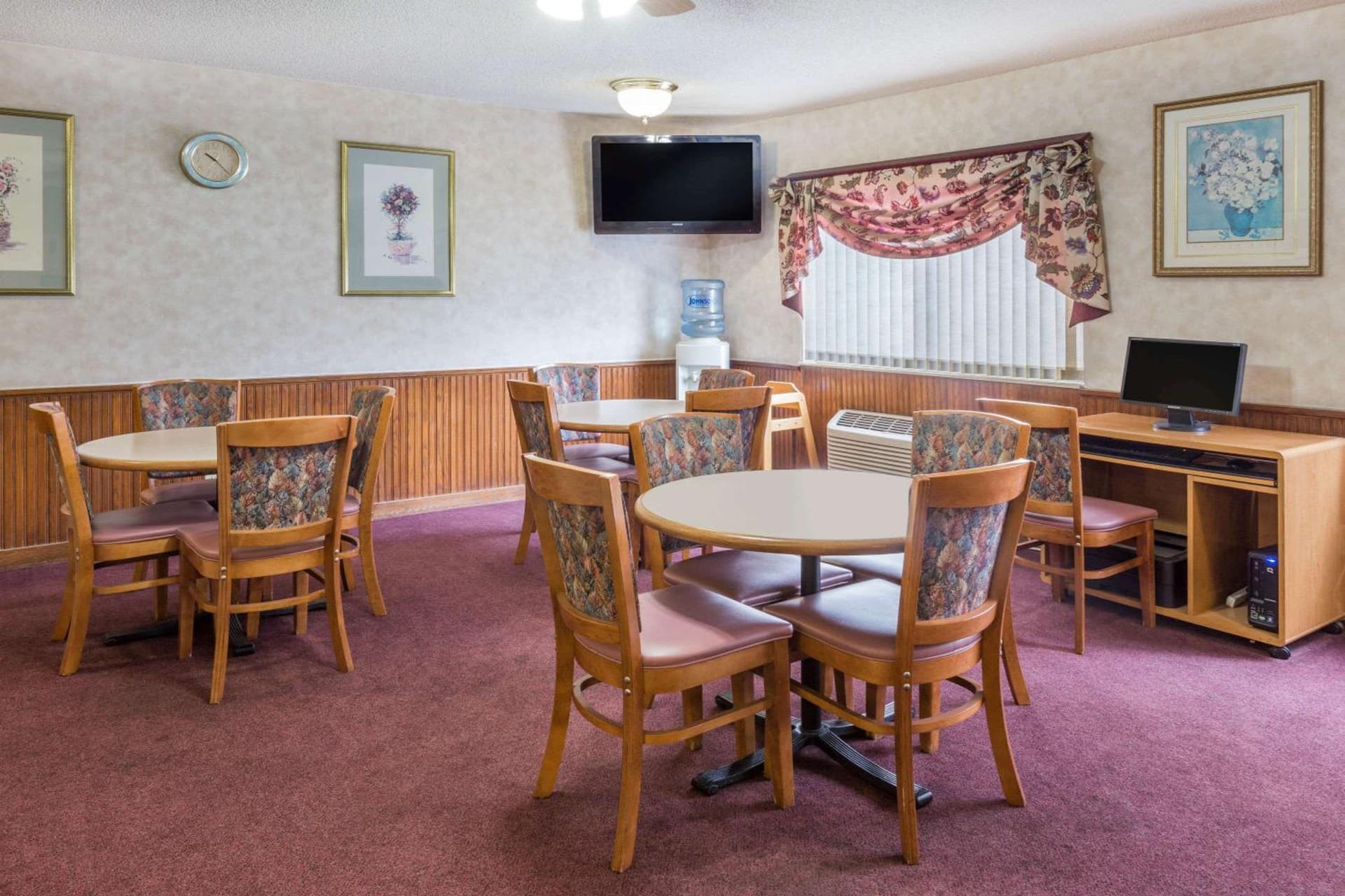 Days Inn & Suites by Wyndham Davenport East gallery photo in Davenport, IA — image 17