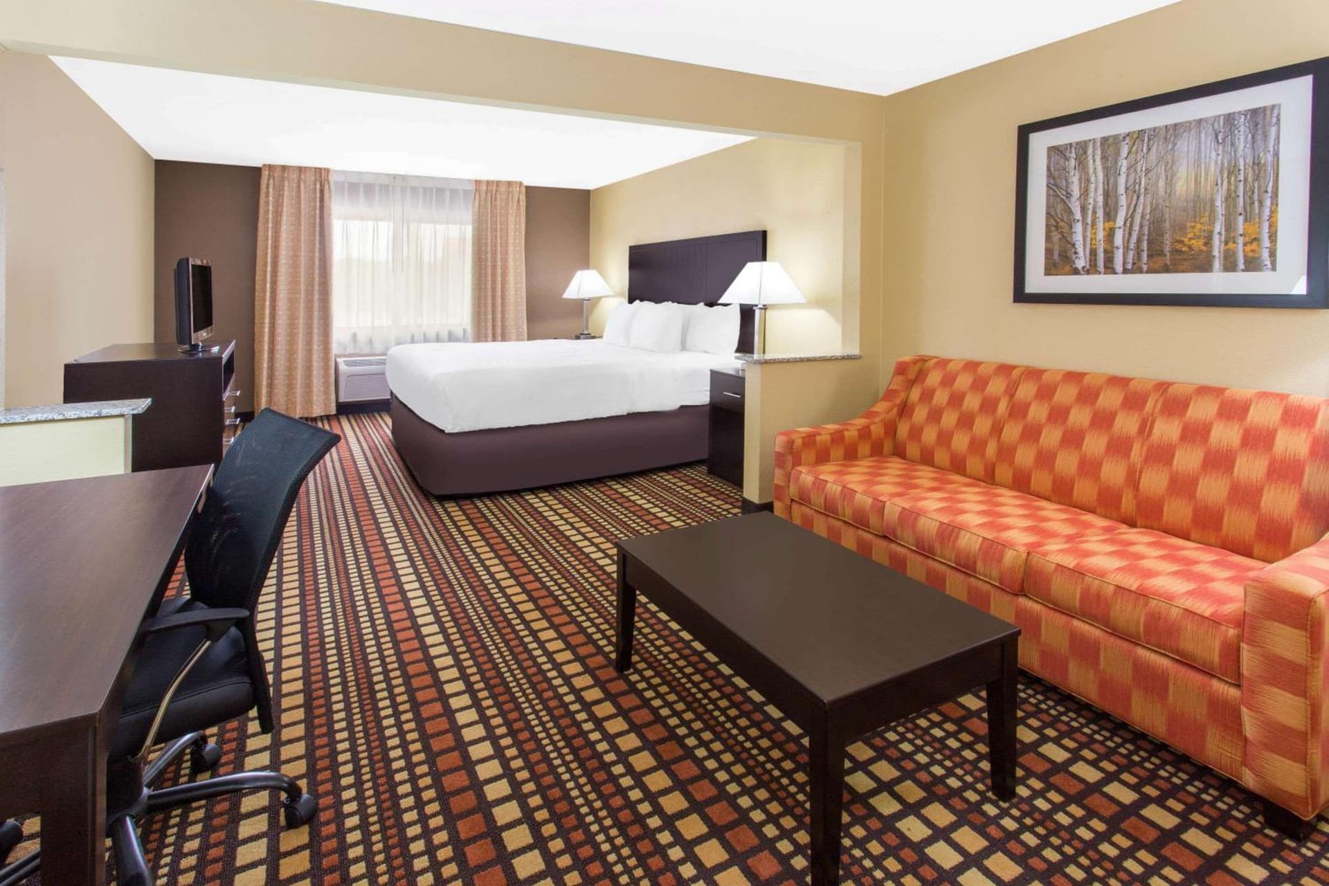 Days Inn & Suites by Wyndham Davenport East gallery photo in Davenport, IA — image 24