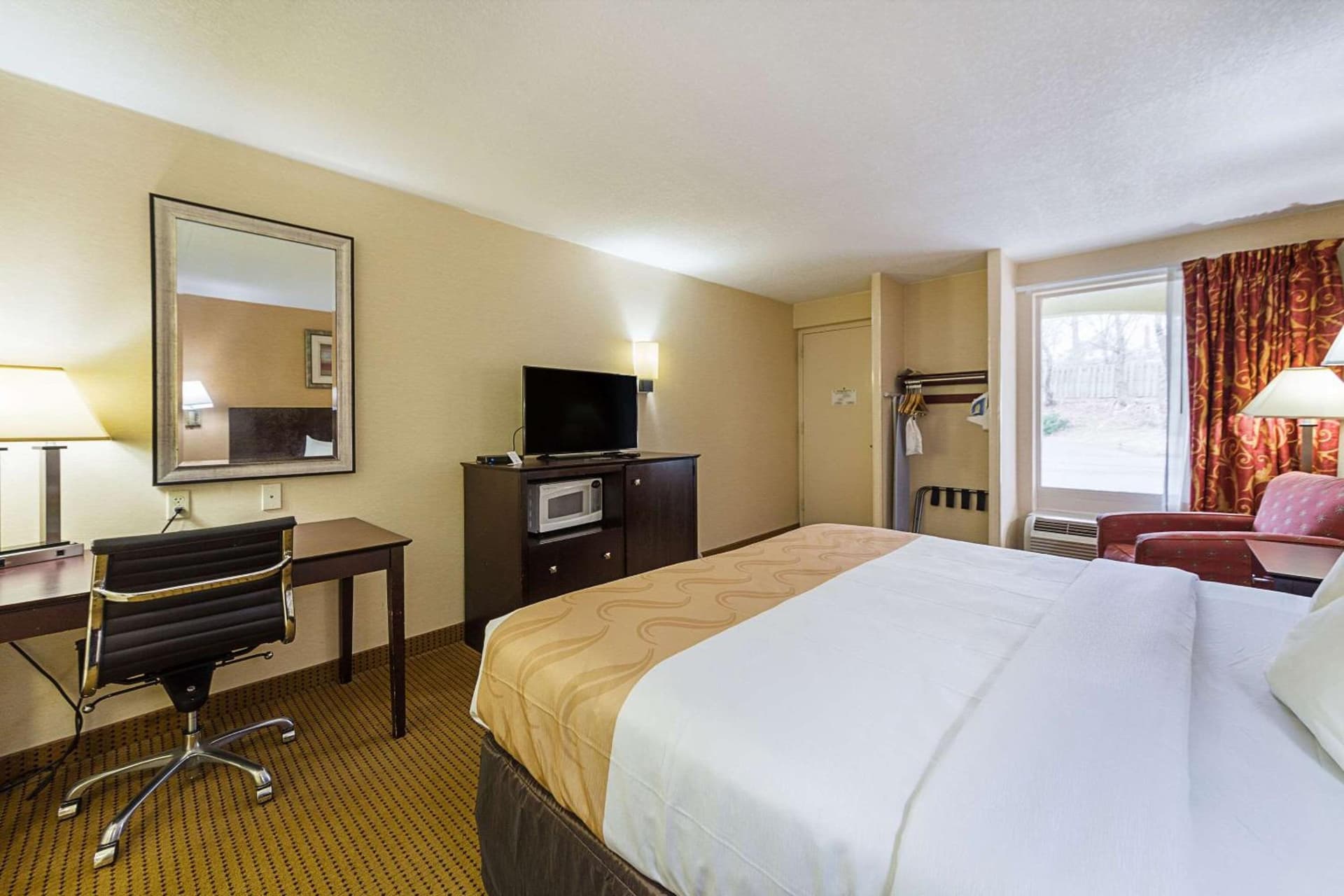 Red Roof Inn Media, PA interior in Media, PA — gallery photo 2