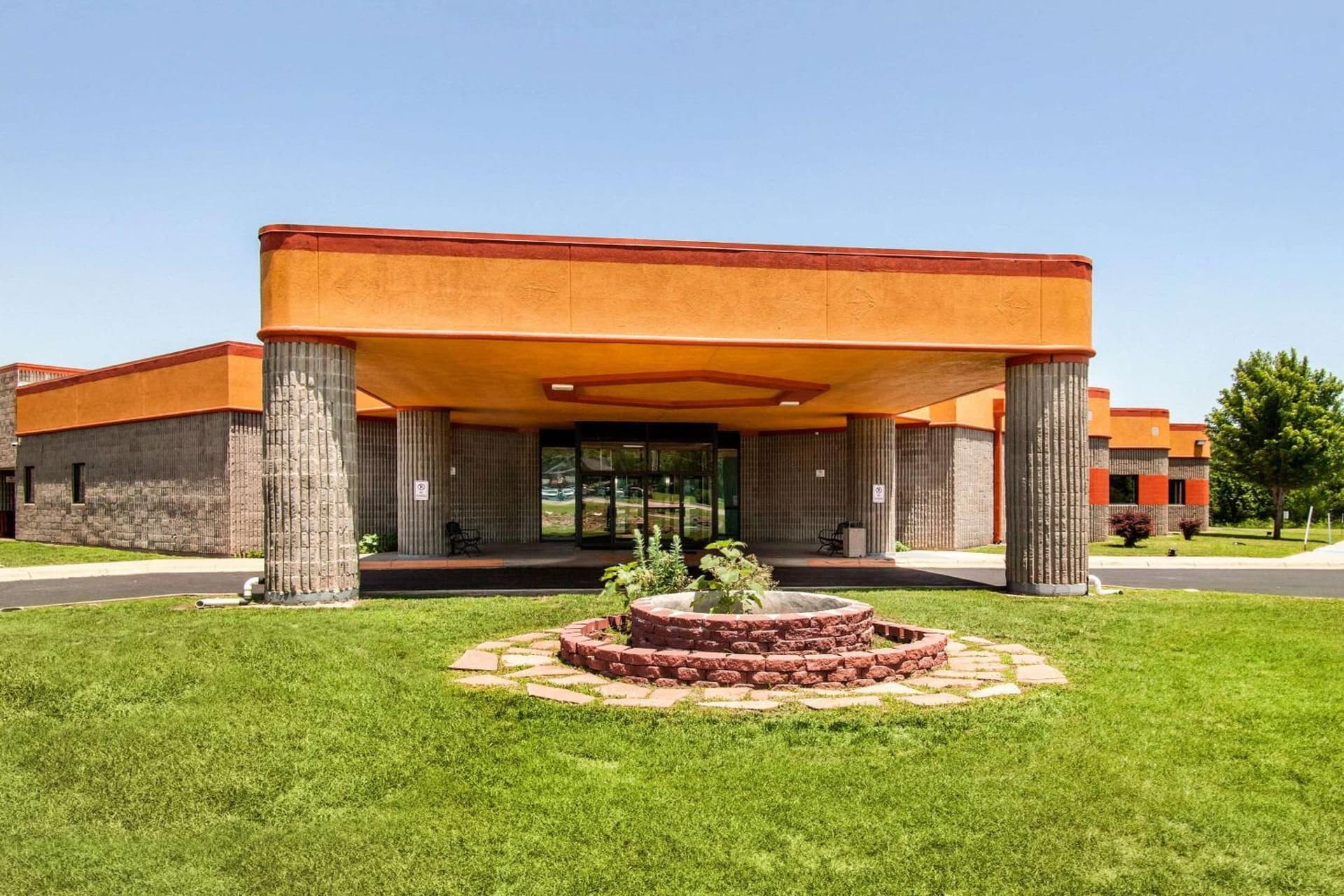 Quality Inn Arkansas City North featured exterior or lobby in Arkansas City, KS — similar hotel