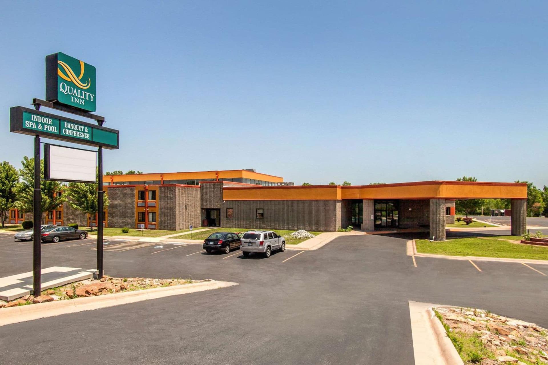 Quality Inn Arkansas City North interior in Arkansas City, KS — gallery photo 2