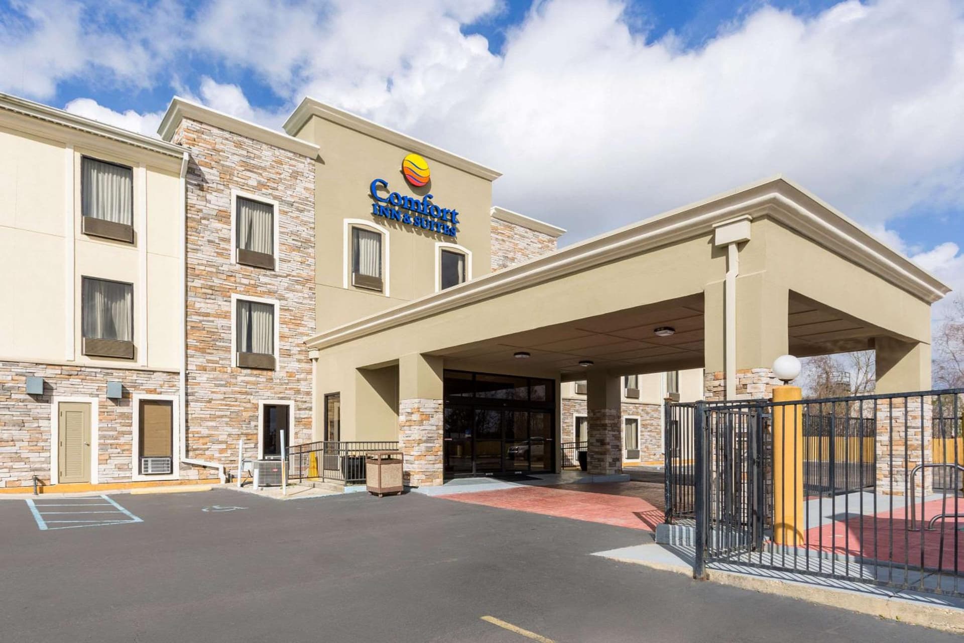 Sonesta Essential - Baton Rouge Airport property views in Baton Rouge, LA — gallery photo 3