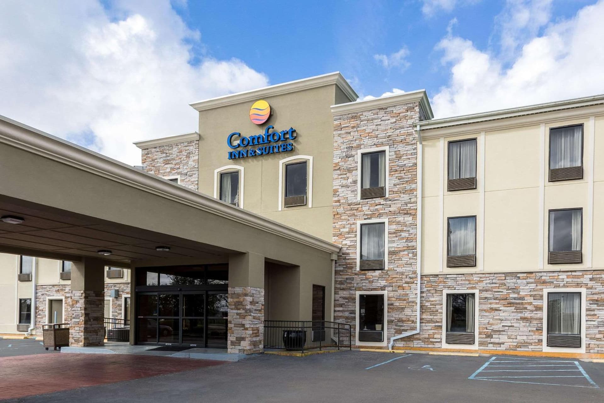 Sonesta Essential - Baton Rouge Airport featured exterior or lobby in Baton Rouge, LA — similar hotel
