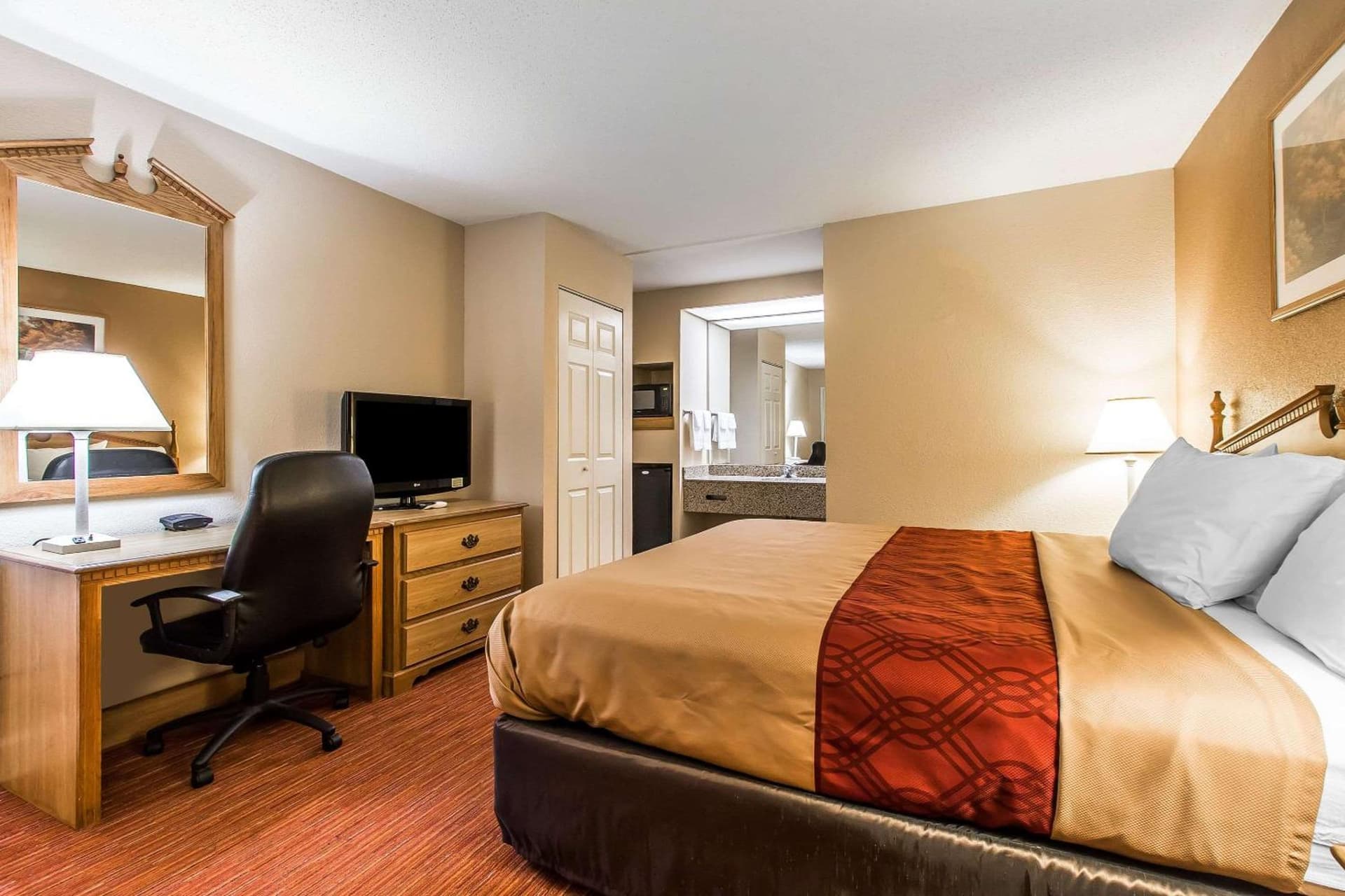 Econo Lodge Inn & Suites Huntsville University Area gallery photo in Huntsville, AL — image 8