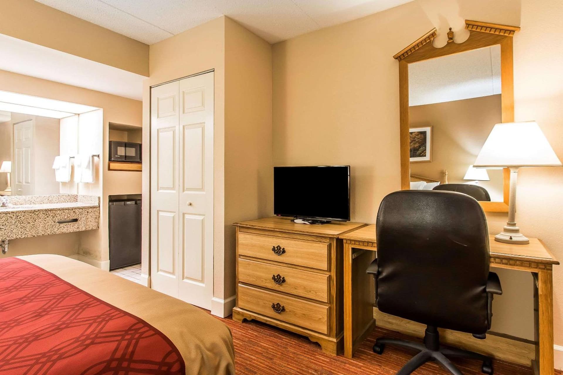 Econo Lodge Inn & Suites Huntsville University Area gallery photo in Huntsville, AL — image 12