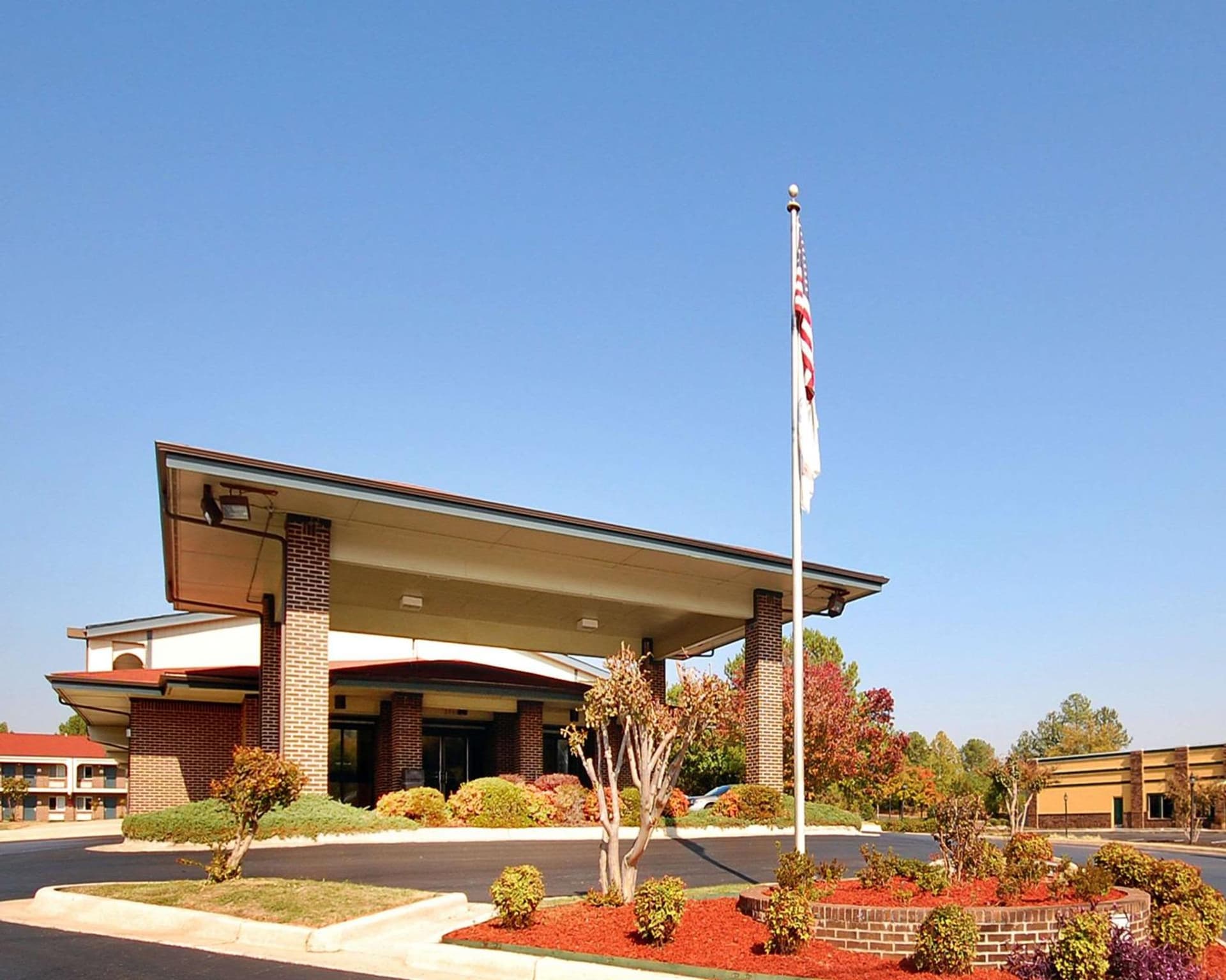 Econo Lodge Inn & Suites Huntsville University Area gallery photo in Huntsville, AL — image 17