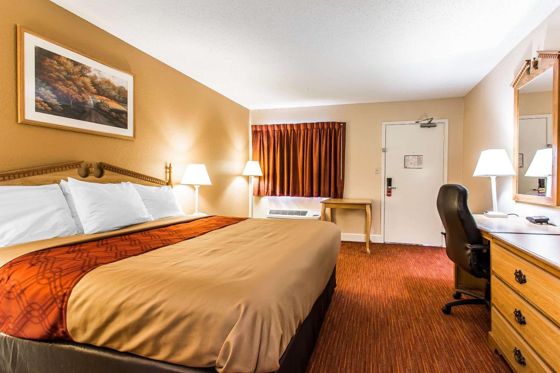 Econo Lodge Inn & Suites Huntsville University Area gallery photo in Huntsville, AL — image 4
