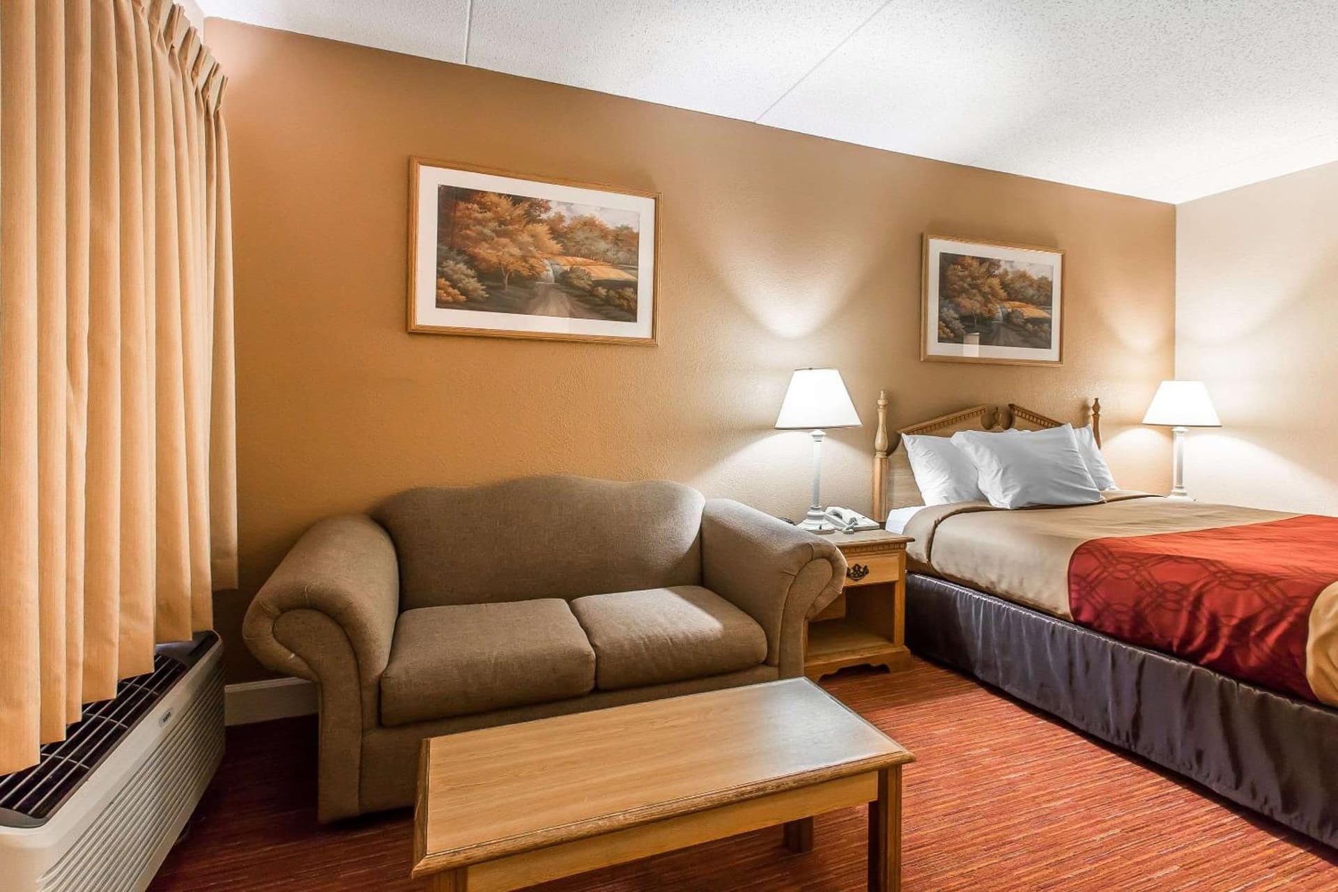 Econo Lodge Inn & Suites Huntsville University Area gallery photo in Huntsville, AL — image 21