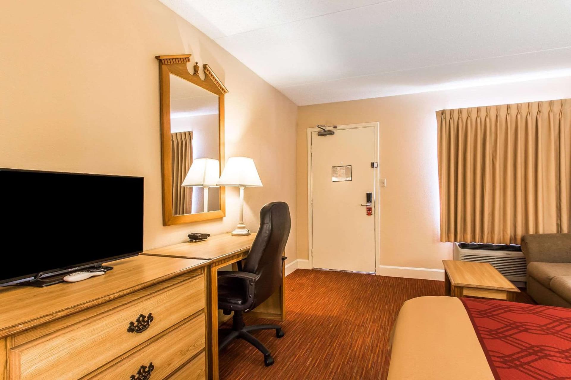 Econo Lodge Inn & Suites Huntsville University Area gallery photo in Huntsville, AL — image 26