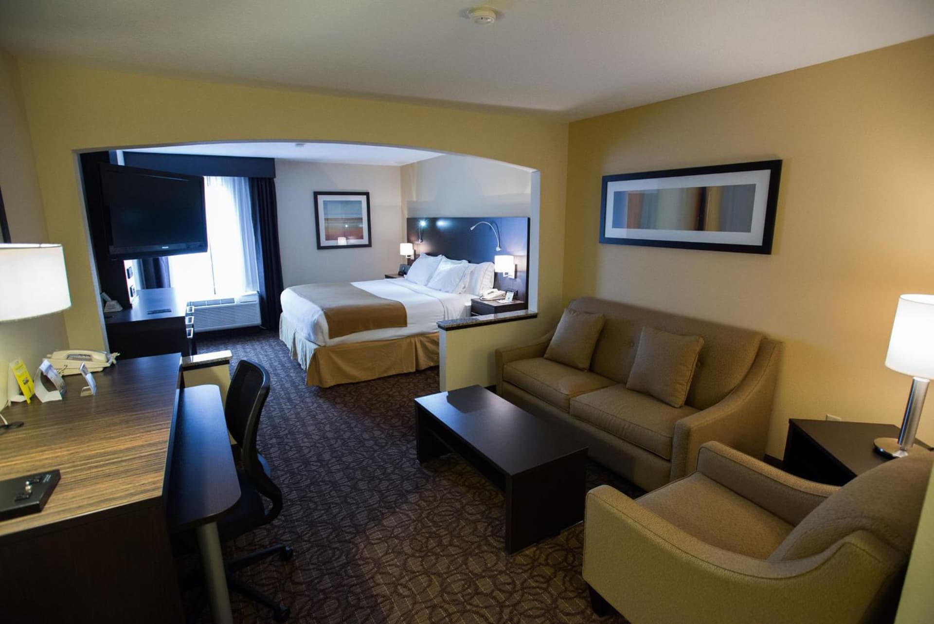 Holiday Inn Express & Suites Topeka West I-70 Wanamaker by IHG gallery photo in Topeka, KS — image 34