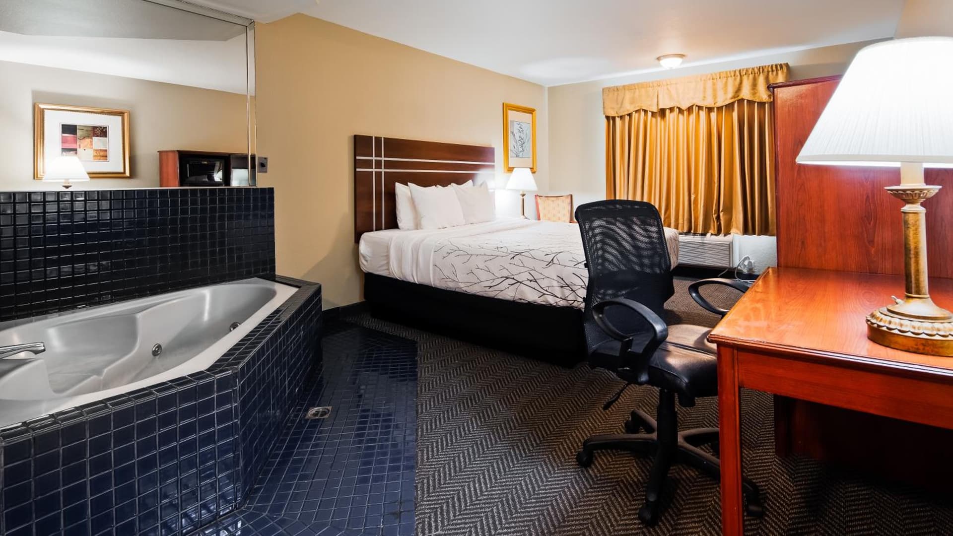 Rancho San Diego Inn & Suites gallery photo in El Cajon, CA — image 17