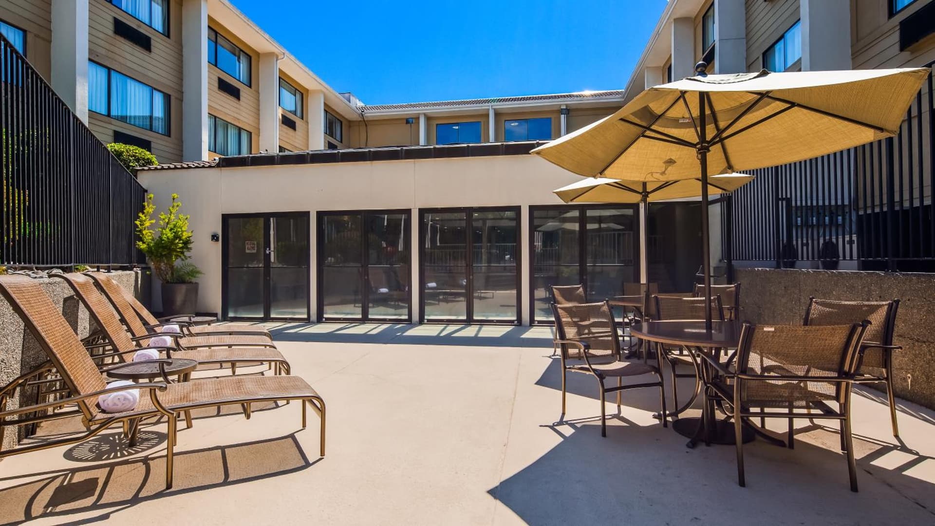 Best Western Seattle Airport Hotel property views in SeaTac, WA — gallery photo 3