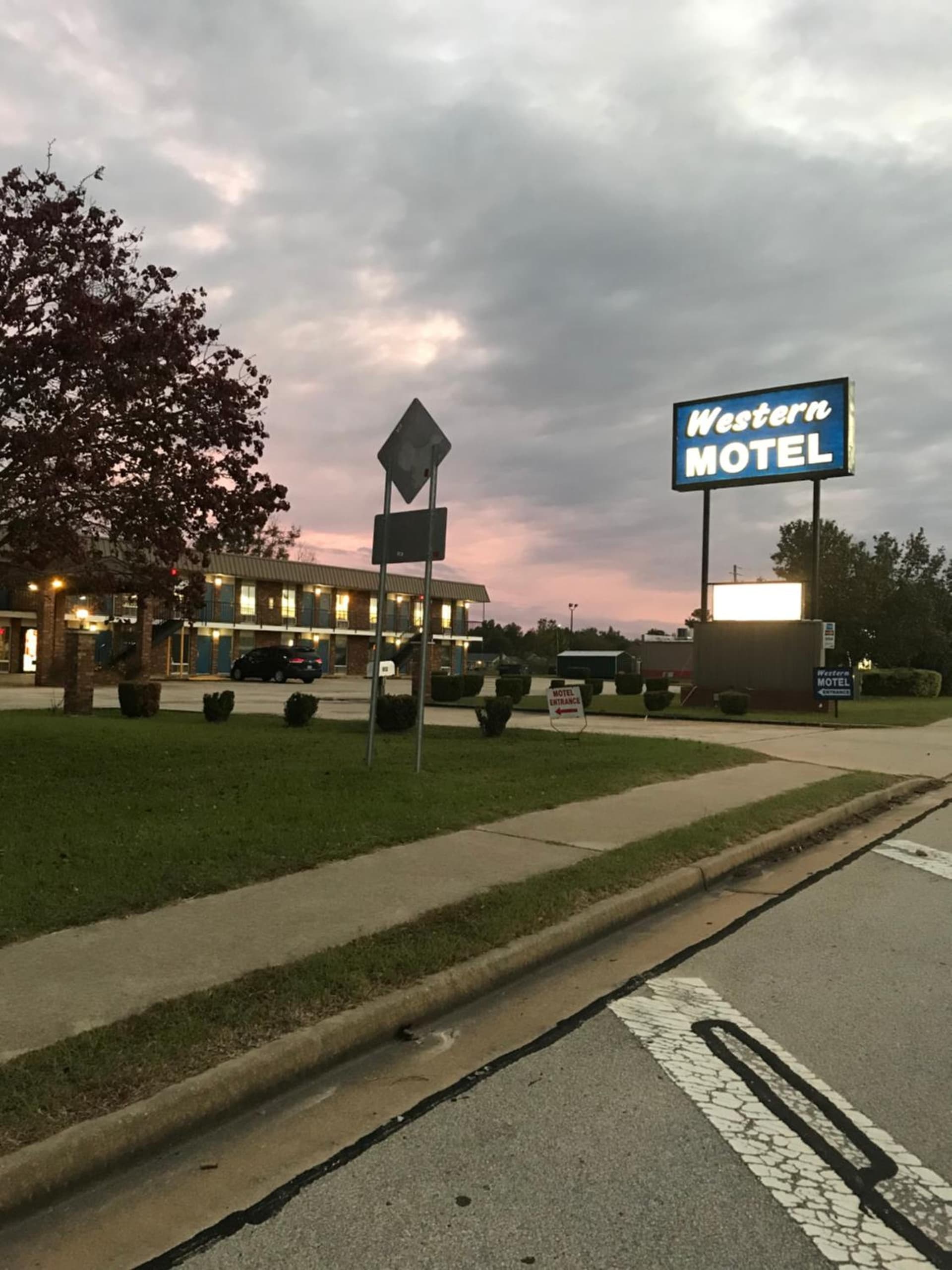 WESTERN MOTEL featured exterior or lobby in Brinson Crossing, GA — similar hotel
