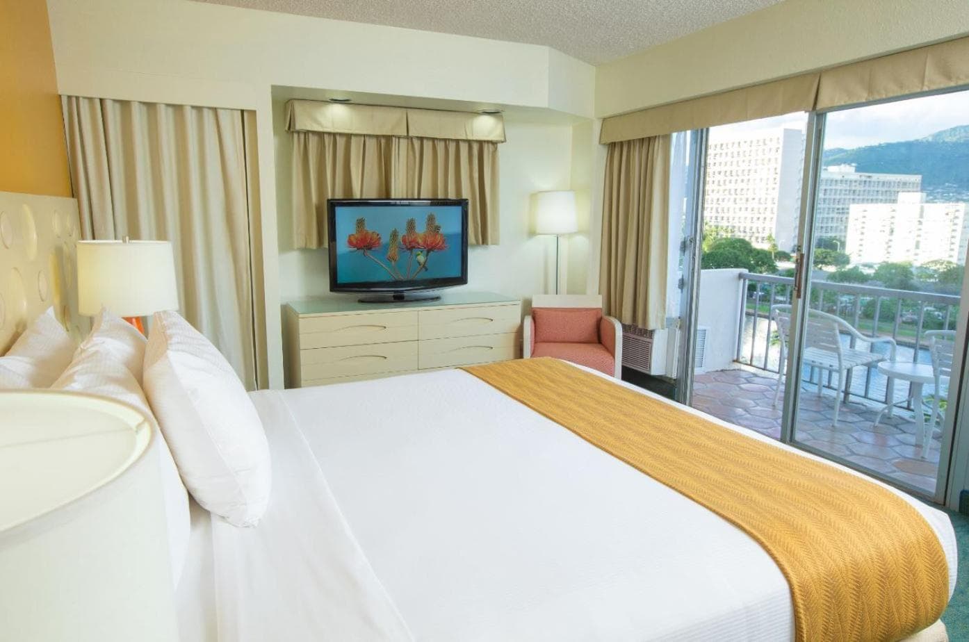 Coconut Waikiki Hotel property views in Honolulu, HI — gallery photo 3
