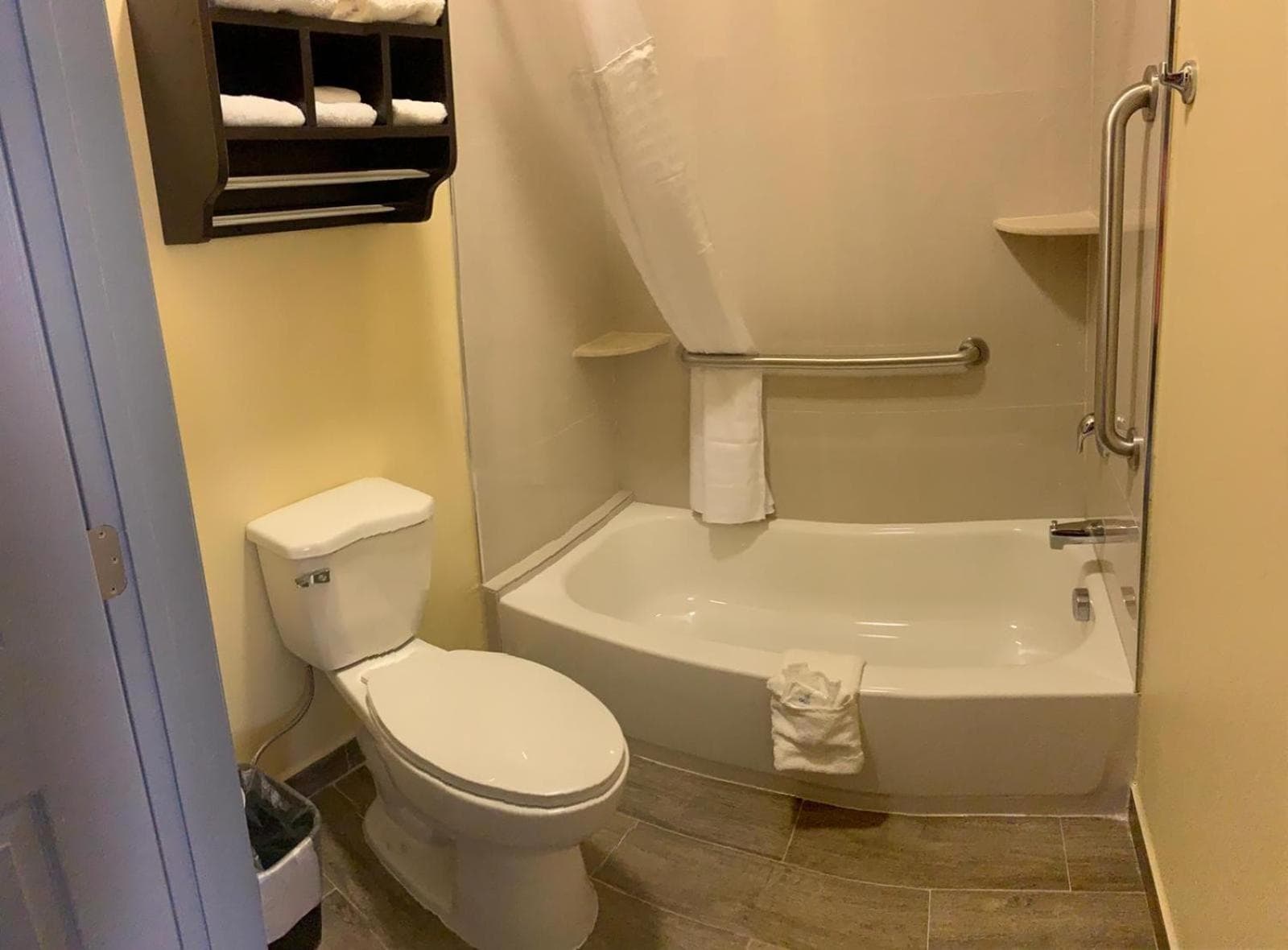 HomeStay Inn & Suites Edinburg gallery photo in Edinburg, TX — image 4