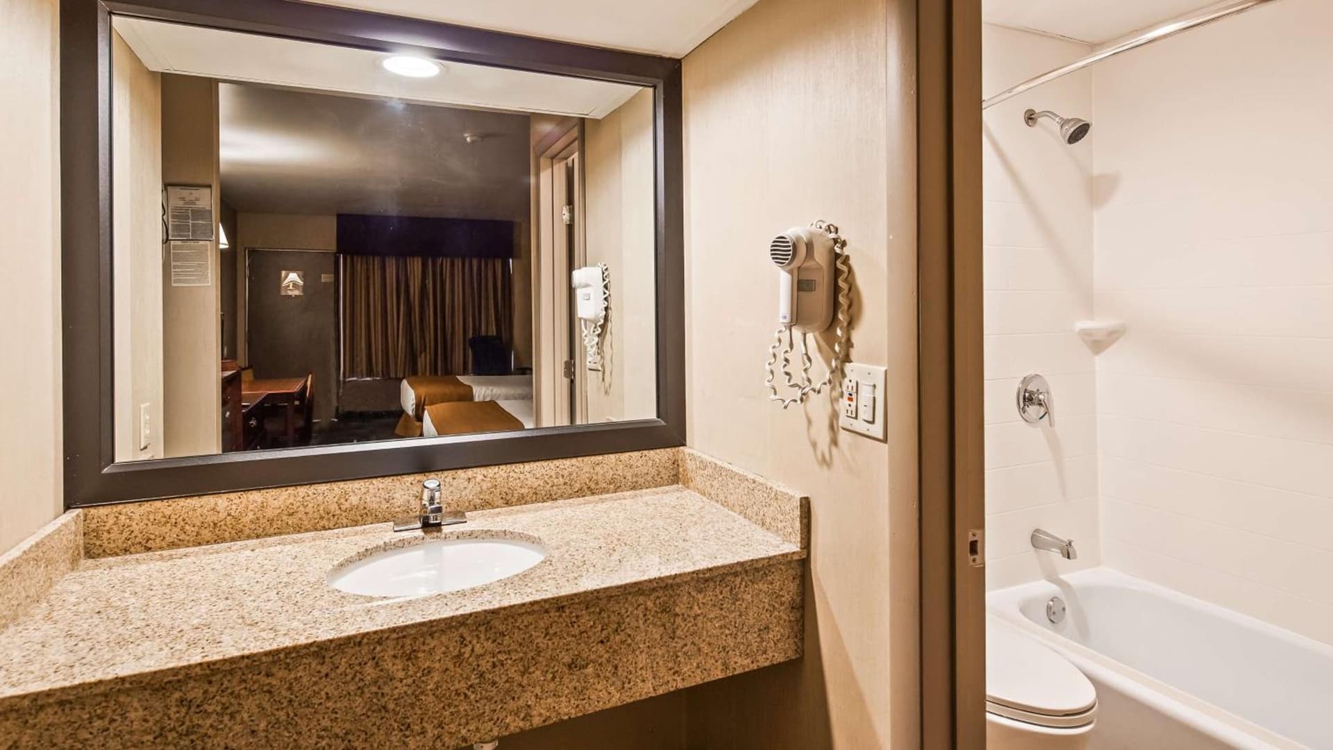 Best Western Gateway Adirondack Inn gallery photo in Utica, NY — image 37