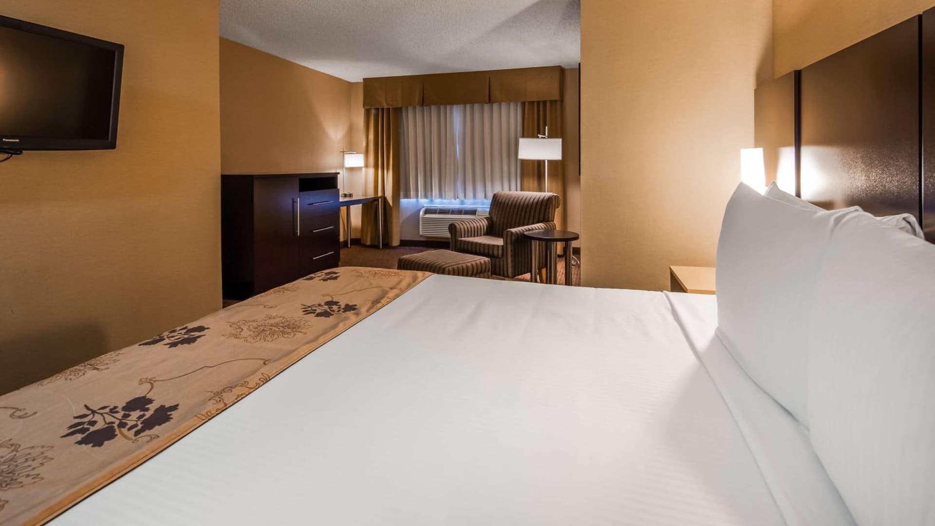 Best Western Seattle Airport Hotel property views in SeaTac, WA — gallery photo 3